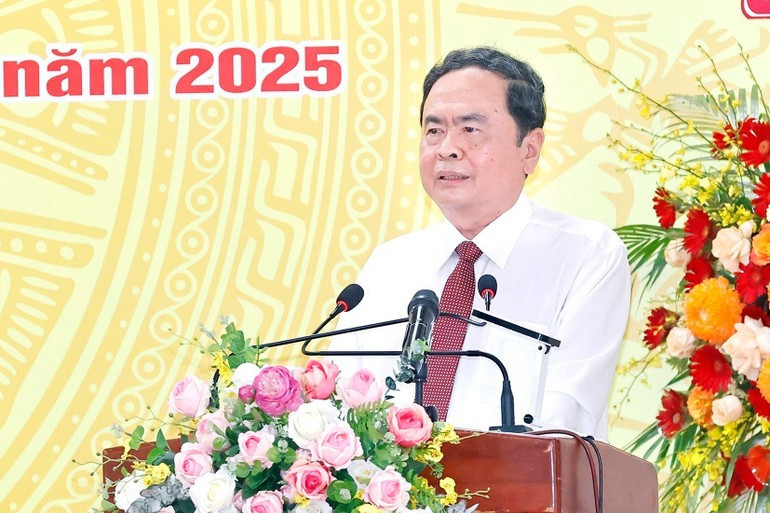 Tran Thanh Man pronuncia un discurso de orientación. (Foto: VNA)