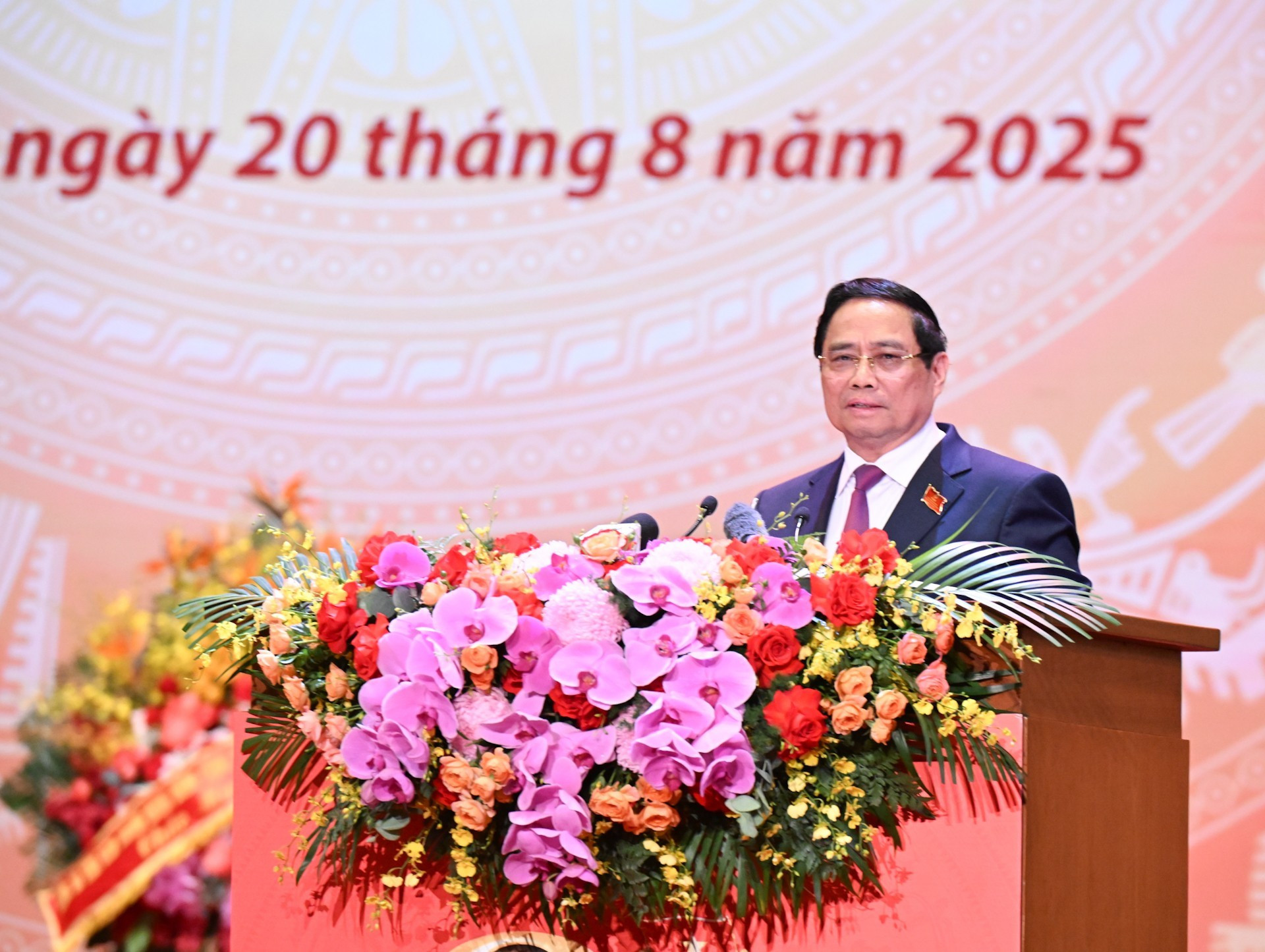 El primer ministro Pham Minh Chinh pronuncia el discurso conmemorativo por el 80º aniversario de la fundación del Gobierno. El primer ministro Pham Minh Chinh pronuncia el discurso conmemorativo por el 80º aniversario de la fundación del Gobierno.