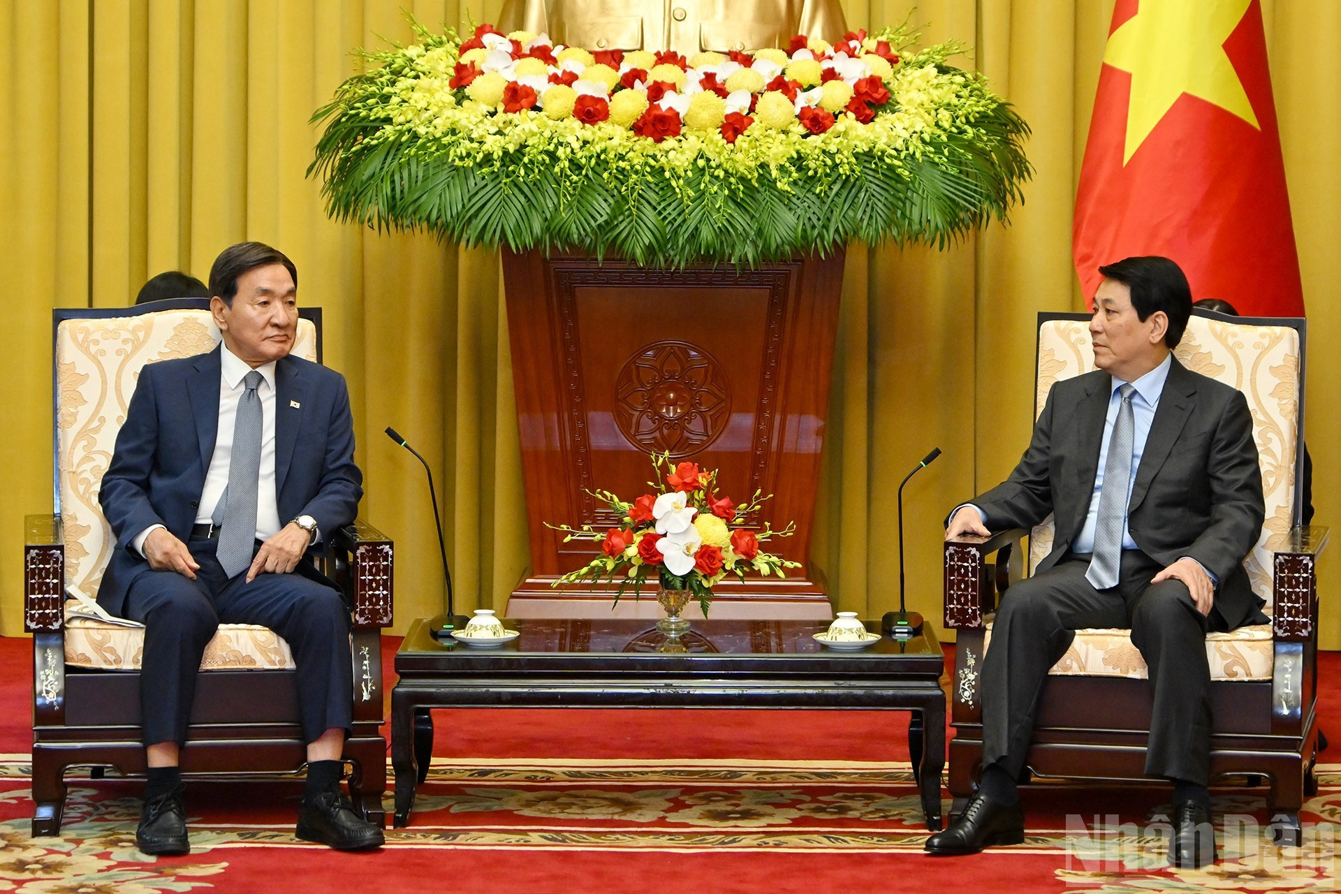 El presidente Luong Cuong recibe al enviado especial del presidente de Corea del Sur, Park Chang Dal.