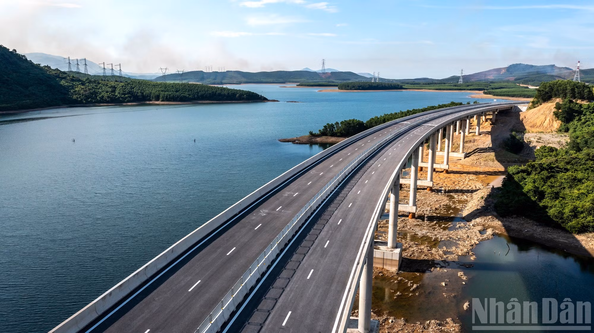 [Foto] Impresionante belleza de autopista Vung Ang-Bung antes de su inauguración