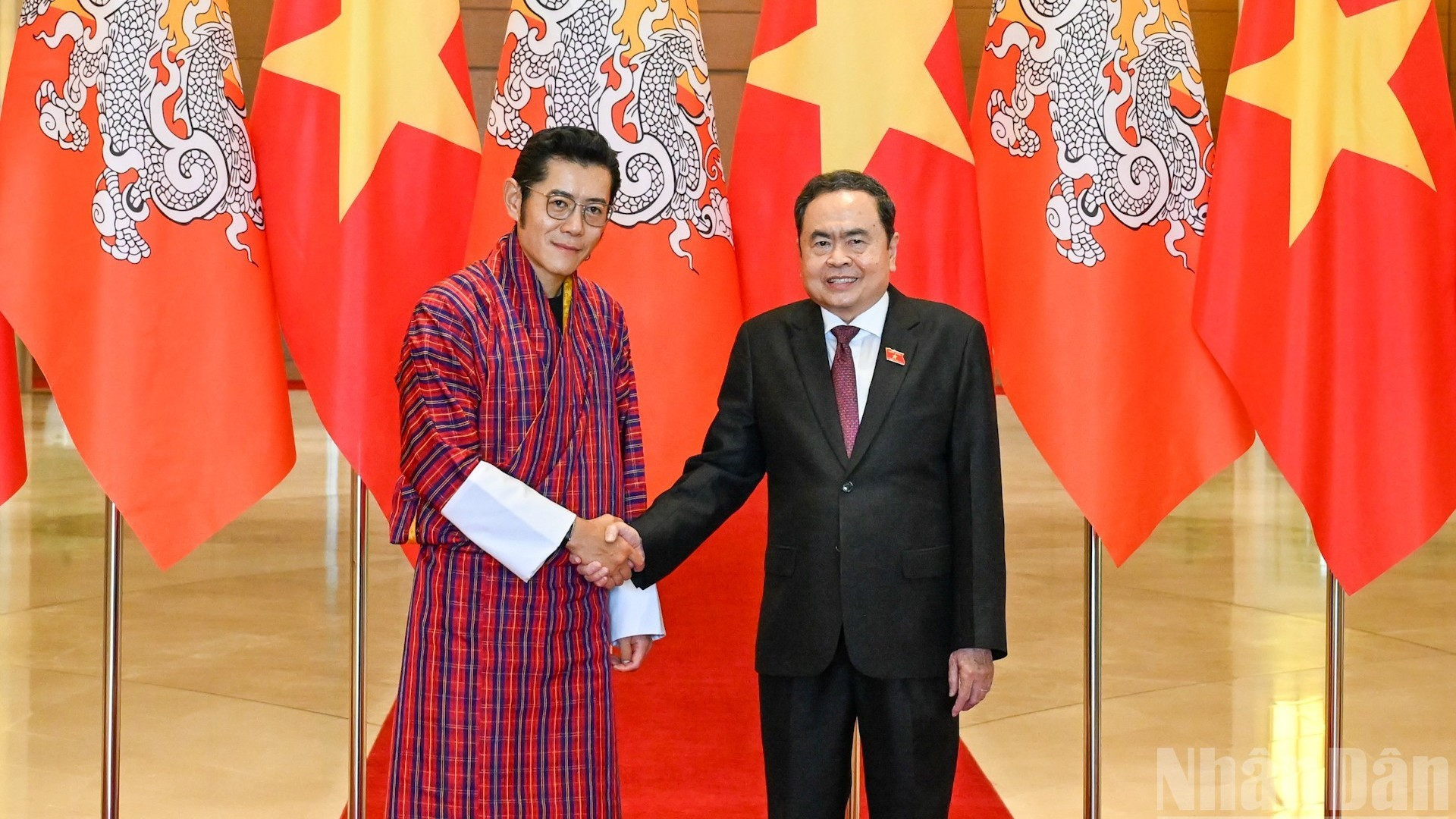 [Foto] Líder legislativo vietnamita se reúne con rey de Bután