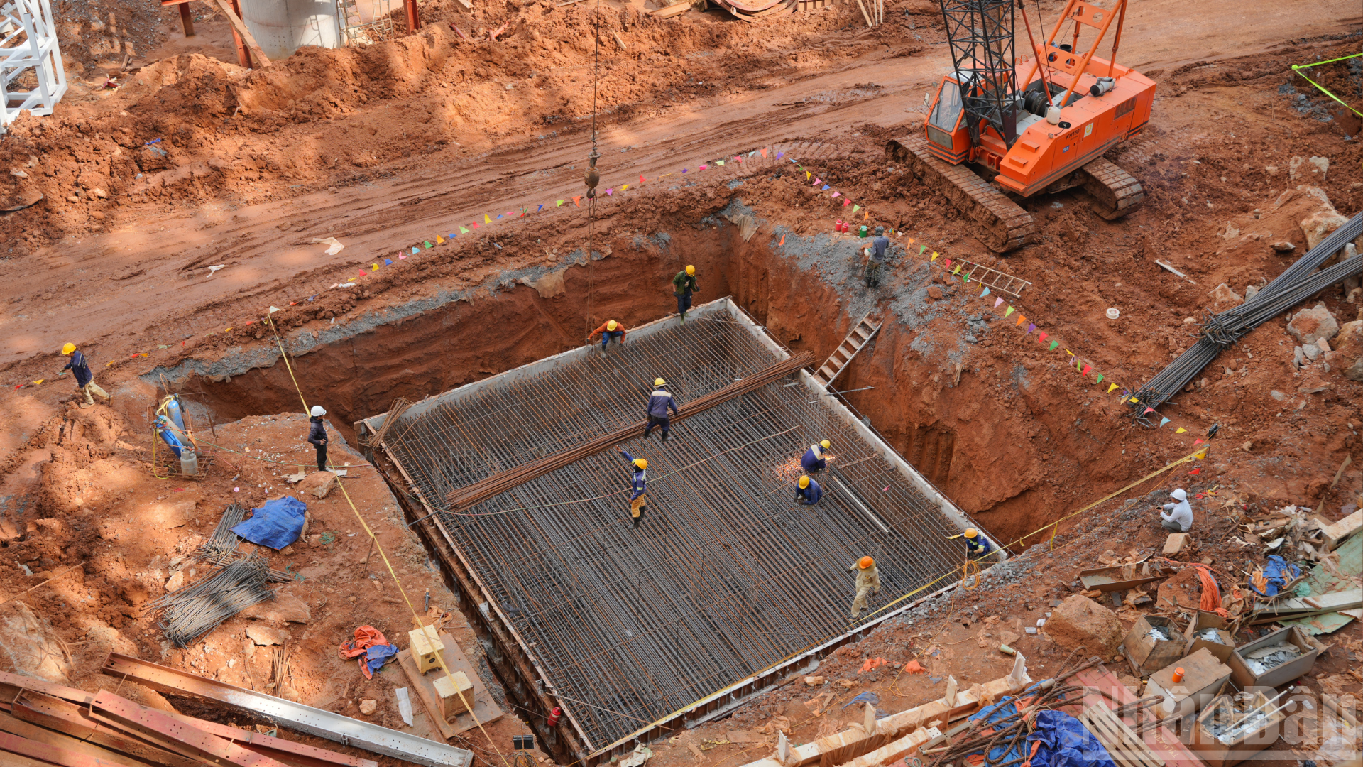En las plantas inferiores de la terminal se instalarán sistemas importantes de prevención de incendios, aire acondicionado, iluminación, ascensores y escaleras mecánicas.