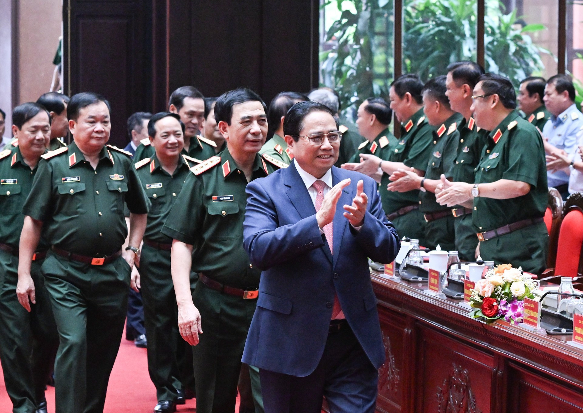 [Foto] Premier vietnamita asiste a Conferencia Militar y Política Nacional de primeros seis meses de 2025