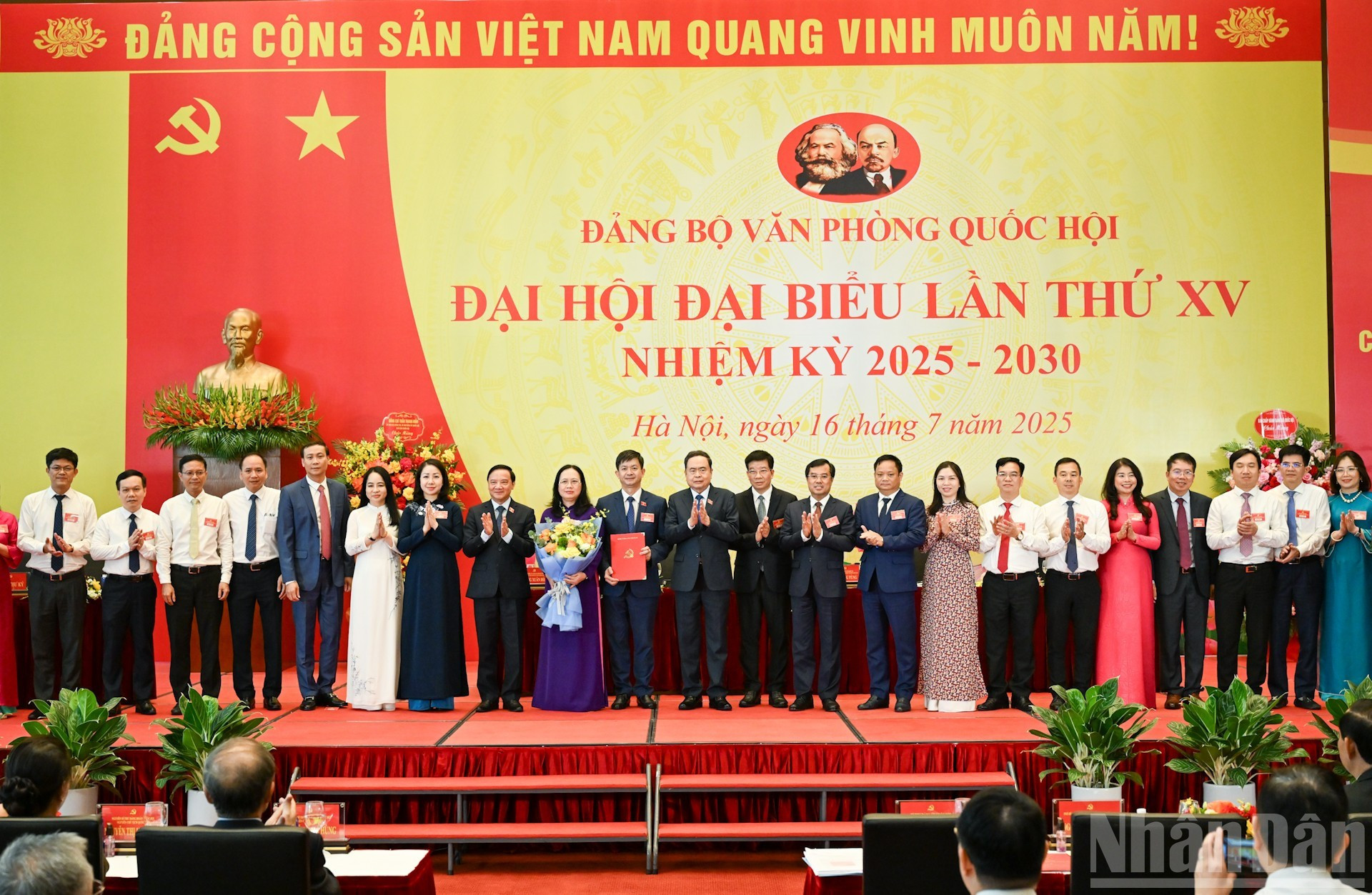 [Foto] Dirigente legislativo vietnamita asiste al Congreso del Comité del Partido de Oficina del Parlamento