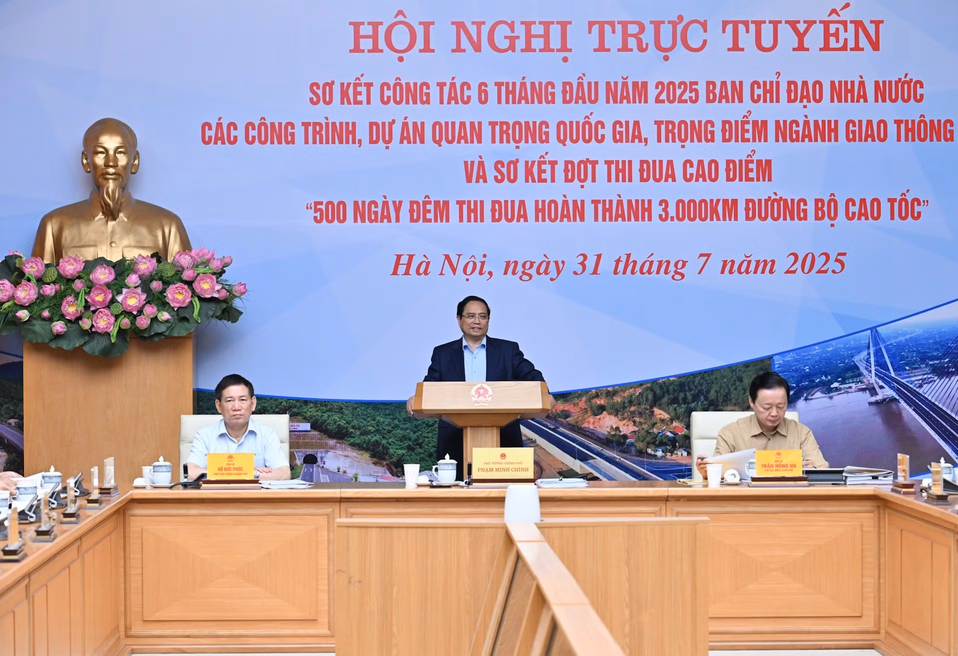 [Foto] Premier vietnamita preside conferencia para revisar importantes proyectos nacionales