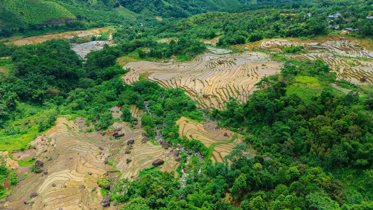 Impresionante belleza de terrazas de arroz inundadas en Pu Luong