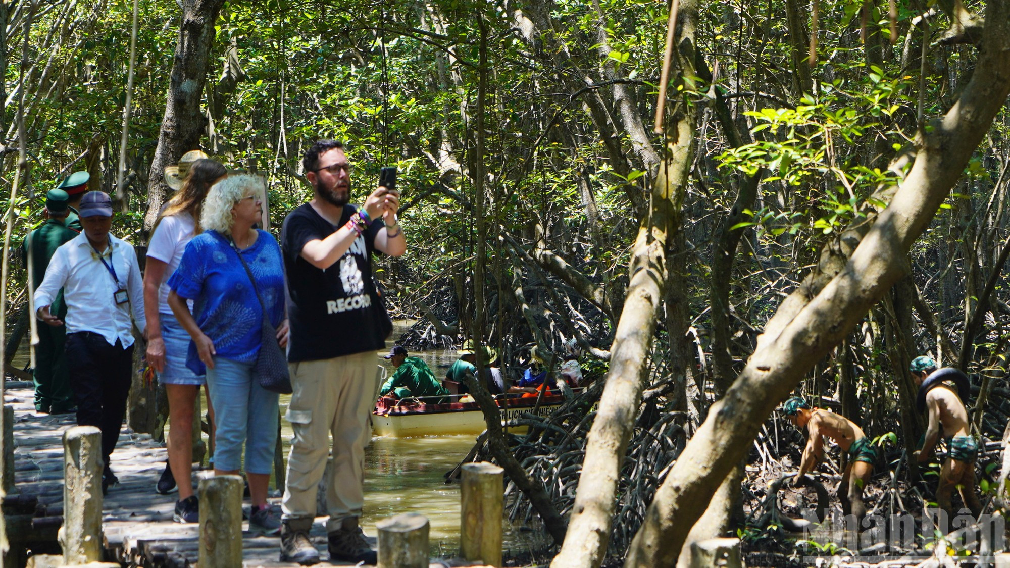 Su ubicación frente al Mar del Este la convierte en un destino ideal para escapadas ecológicas y estancias cortas de descanso.