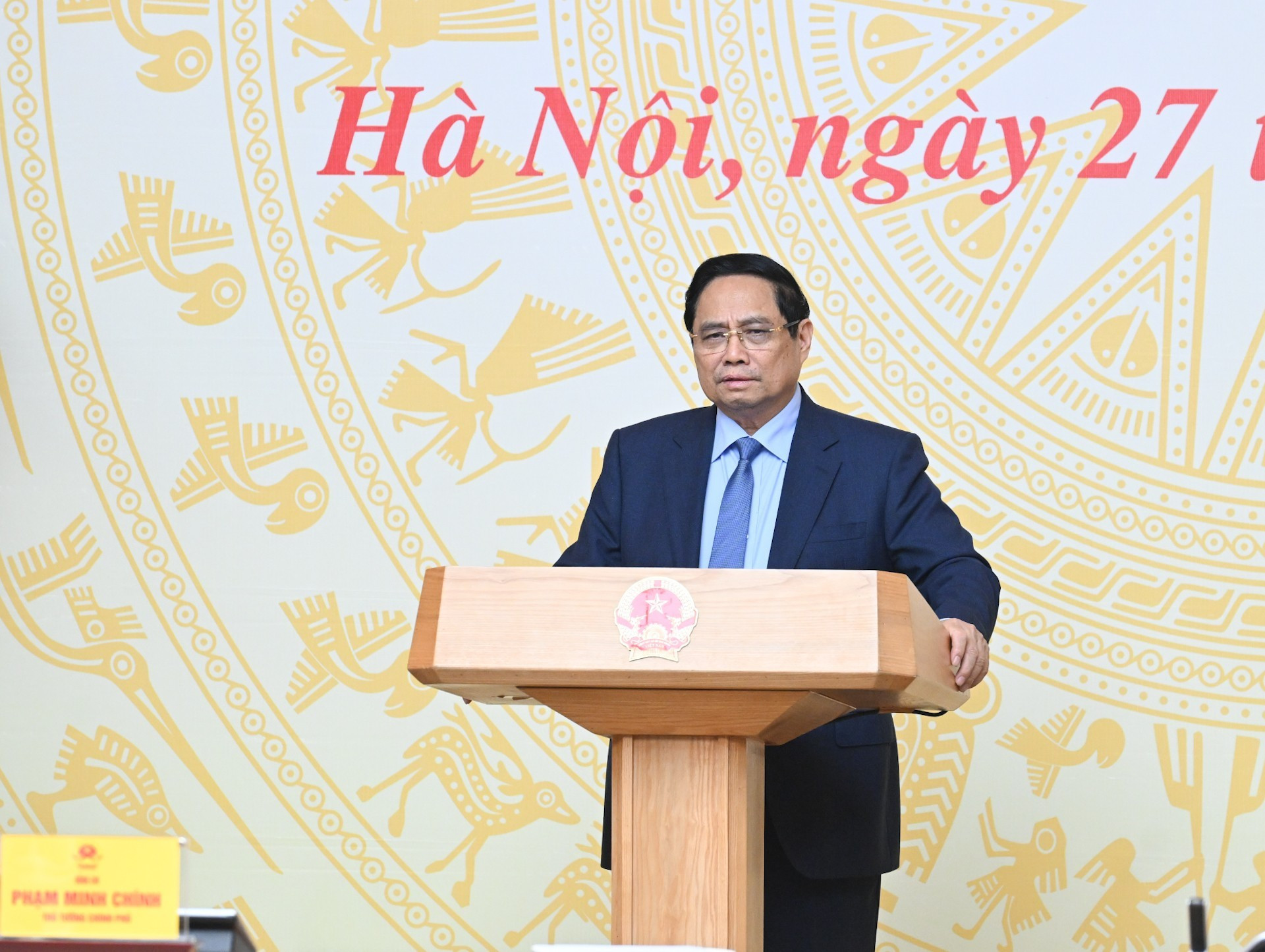 El primer ministro Pham Minh Chinh interviene en la reunion.