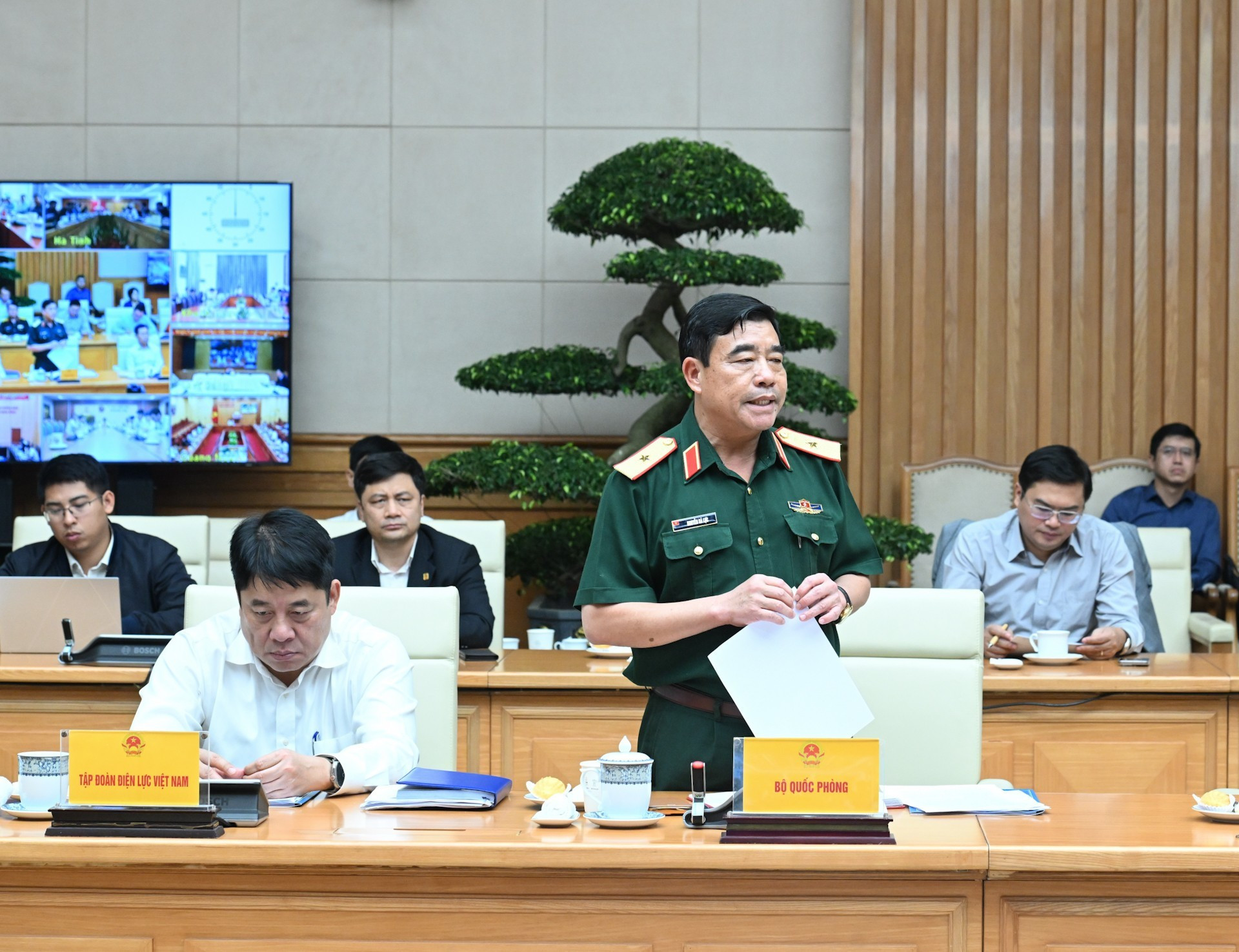El general de división Nguyen Ba Luc, subjefe del Estado Mayor General del Ejército Popular de Vietnam, interviene en la reunión.