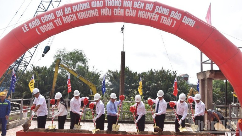 Foto: Acto de colocación de la primera piedra de las obras en saludo a la primera Asamblea del Comité del PCV en la provincia de Dong Thap, correspondiente al período 2025-2030.