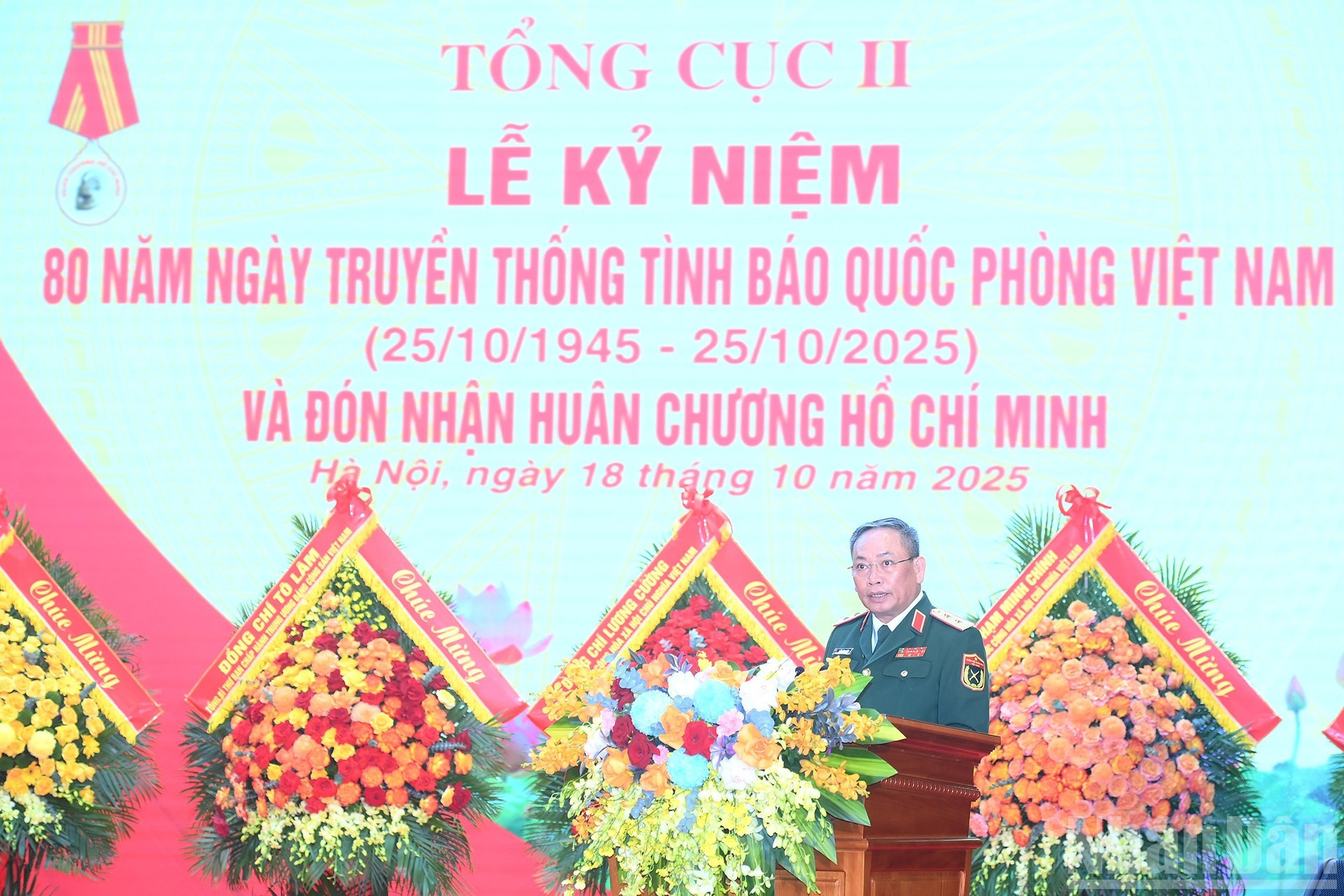 El teniente general Tran Cong Chinh, jefe del Departamento General II (Inteligencia Militar) del Ministerio de Defensa, pronuncia el discurso. El teniente general Tran Cong Chinh, jefe del Departamento General II (Inteligencia Militar) del Ministerio de Defensa, pronuncia el discurso.