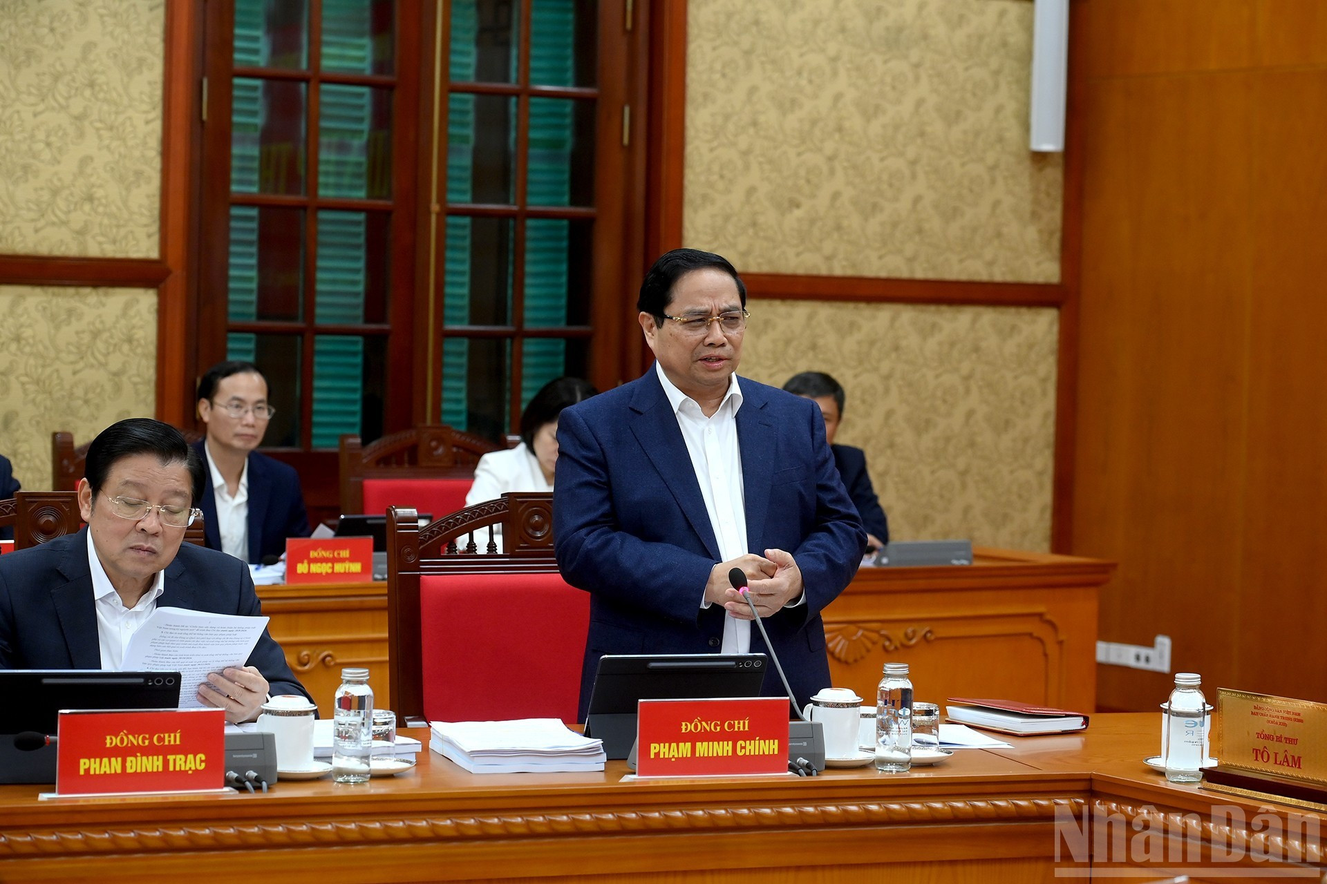 El primer ministro Pham Minh Chinh interviene en la reunión