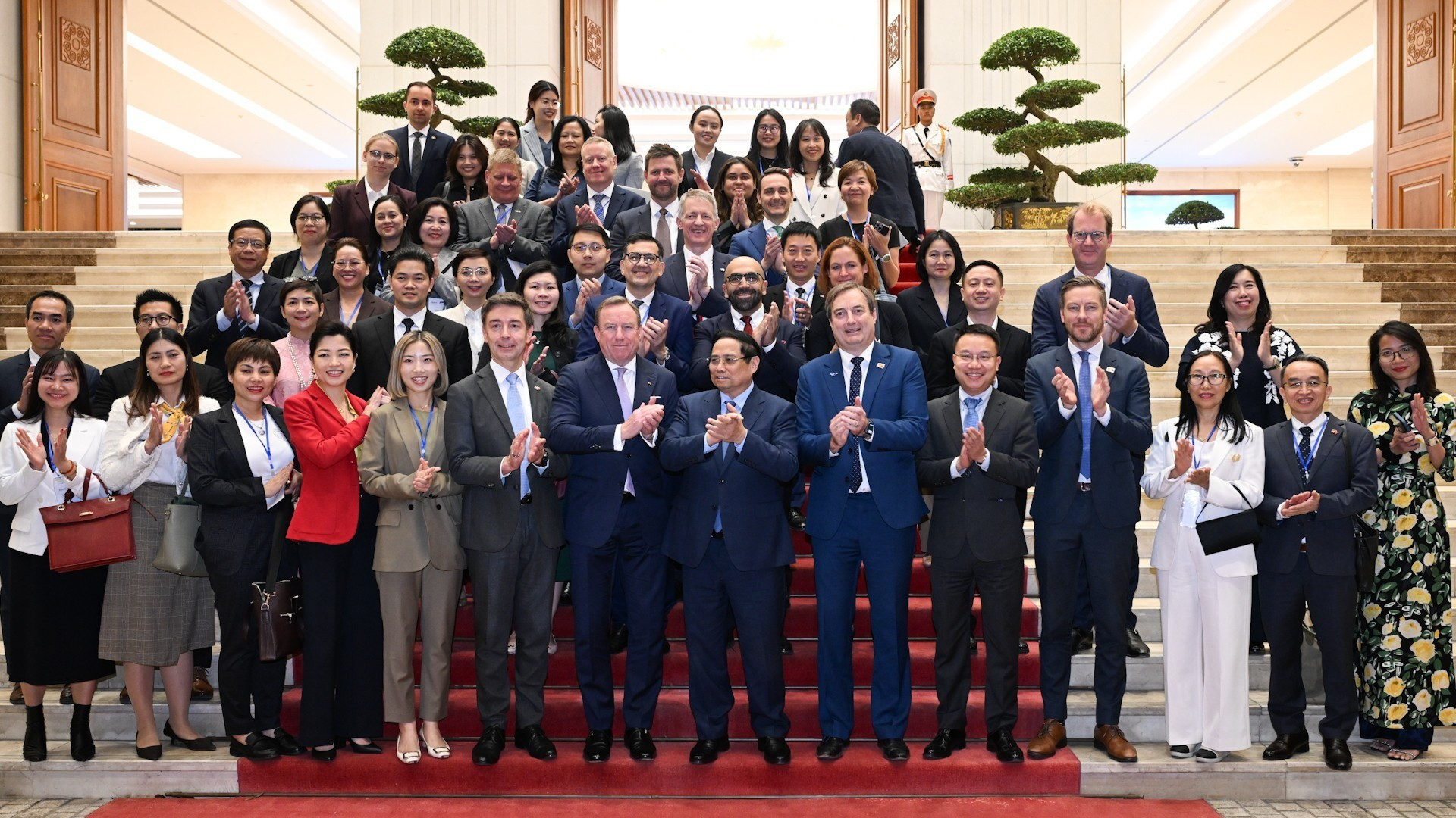 [Foto] Primer ministro vietnamita recibe al Consejo Empresarial Europa-Asean