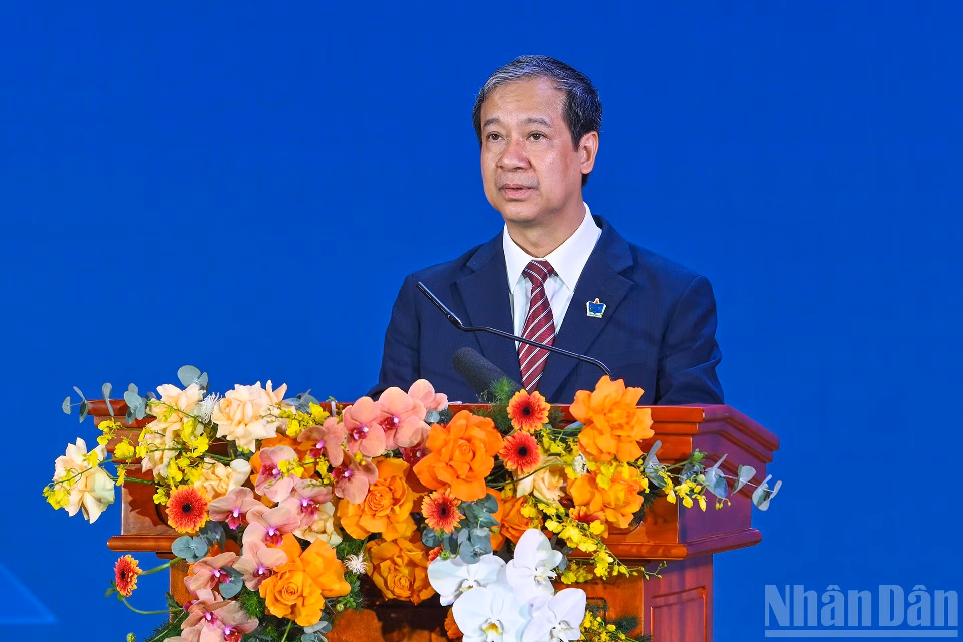 El ministro de Educación y Formación, Nguyen Kim Son, pronuncia su discurso en la cita..