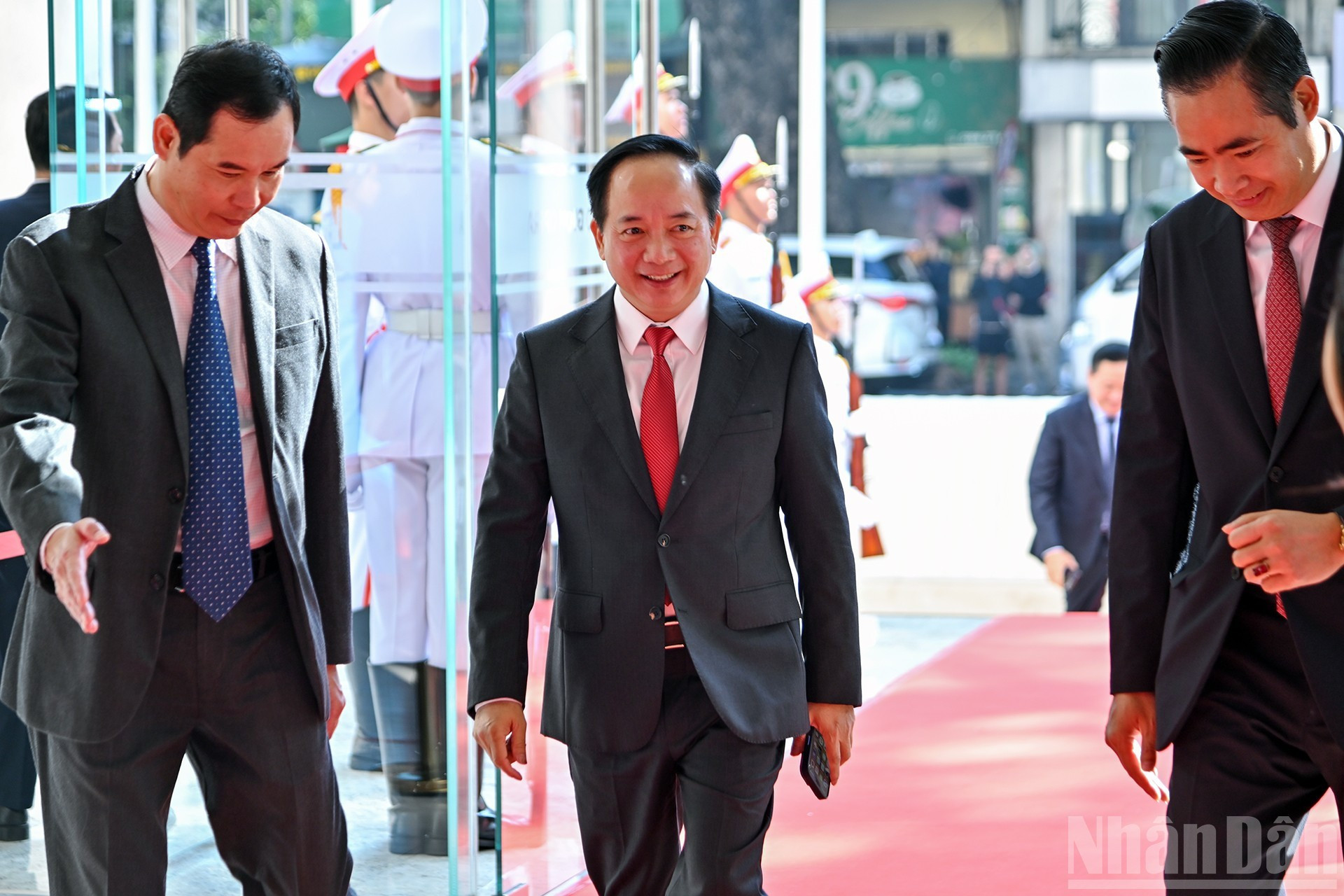 El jefe de Propaganda y Movilización de Masas del Comité Central del PCV, Trinh Van Quyet, asiste a la ceremonia.