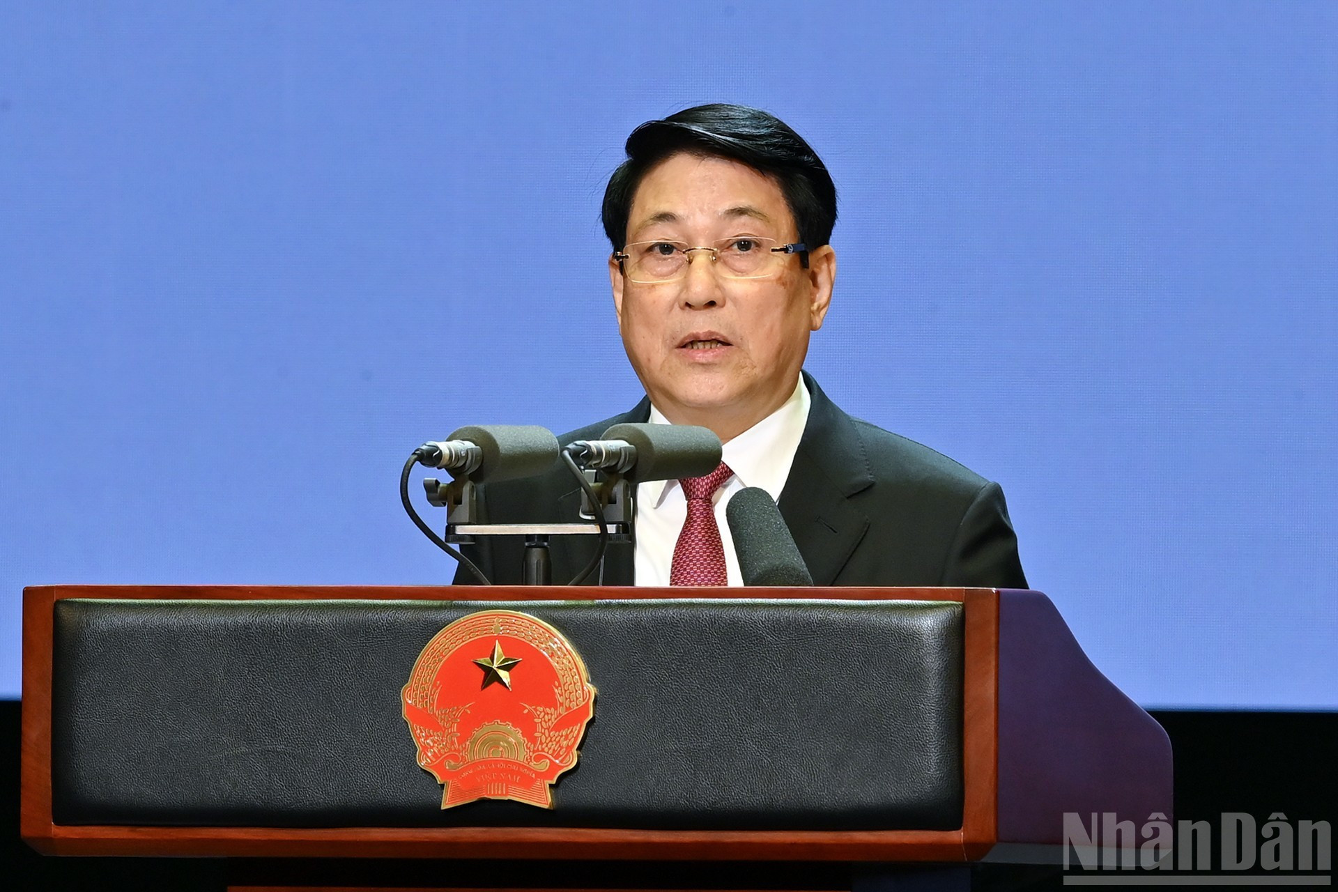 El presidente Luong Cuong pronuncia un discurso en la ceremonia.