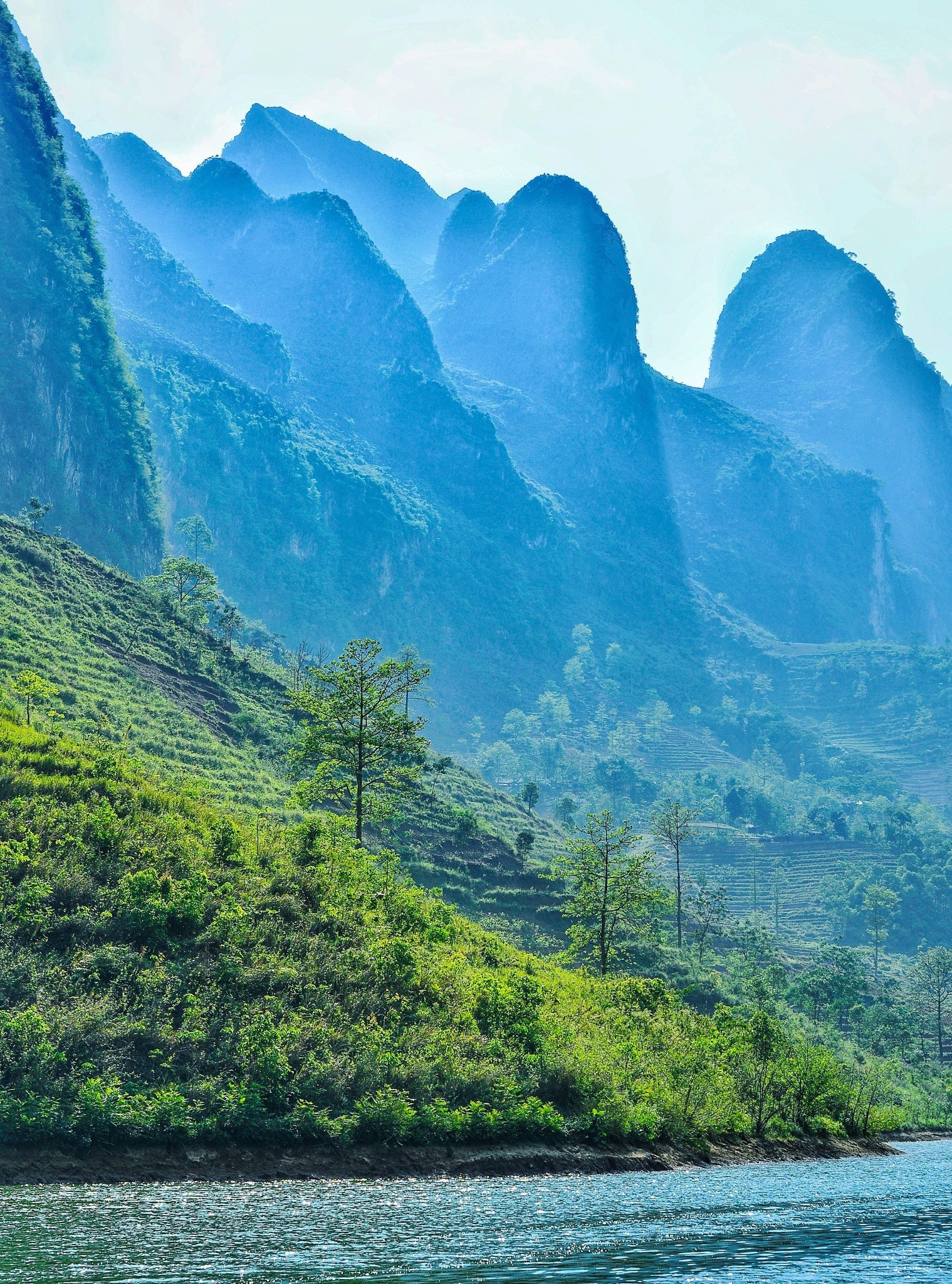 La belleza del rio se ve realzada en el barranco de Tu San, considerado uno de los más profundos del Sudeste Asiático. (Foto: baoquangninh.vn)