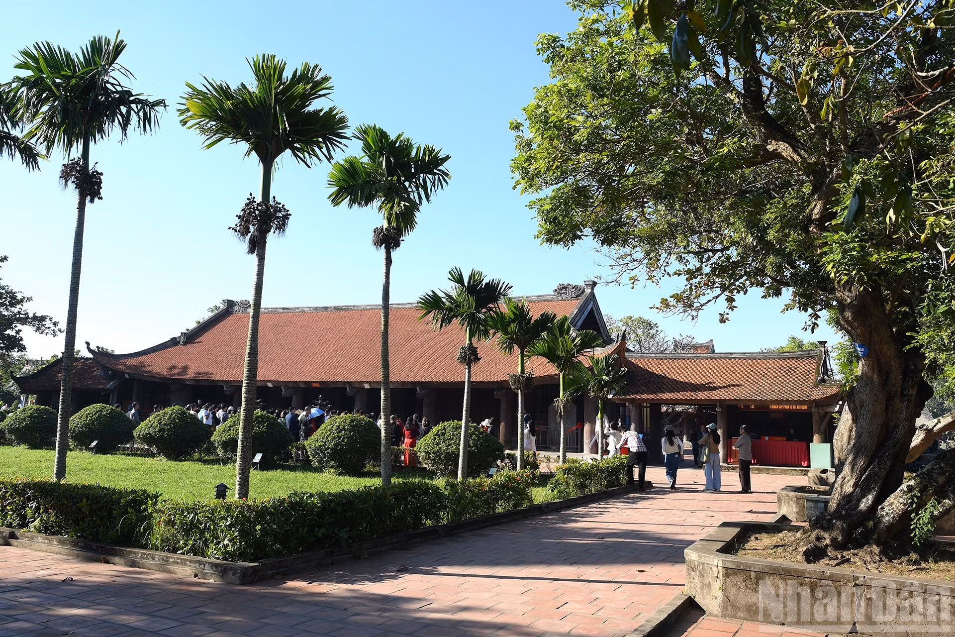 La pagoda Keo, cuyo nombre budista es Than Quang Tu, destaca como una obra maestra arquitectónica del Delta del Norte, construida íntegramente en madera y que se mantiene casi intacta pese al paso del tiempo.