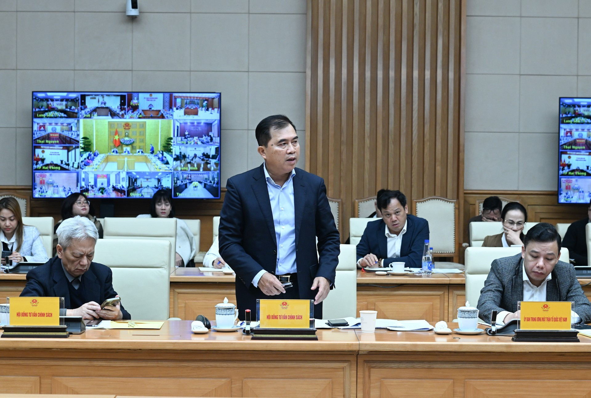 Un miembro del Consejo Consultivo de Políticas habla en la cita.