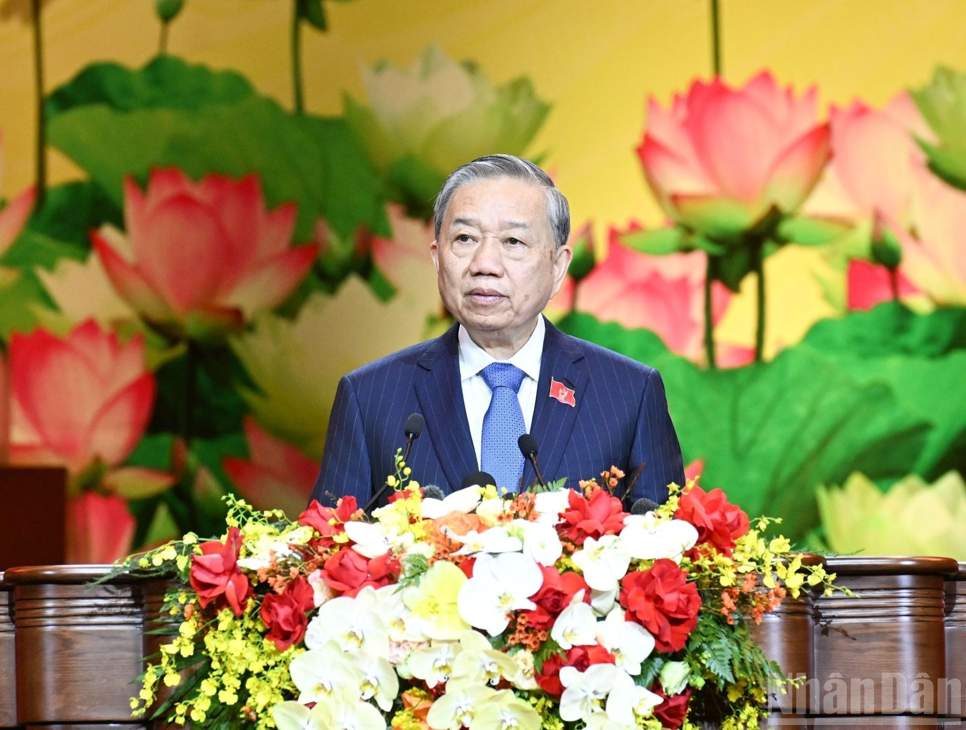 Al intervenir en el Congreso, el secretario general del Partido Comunista de Vietnam, To Lam, subrayó que el XI Congreso Nacional de Emulación Patriótica constituye una ocasión para honrar a las “flores más bellas” del movimiento de emulación patriótica.