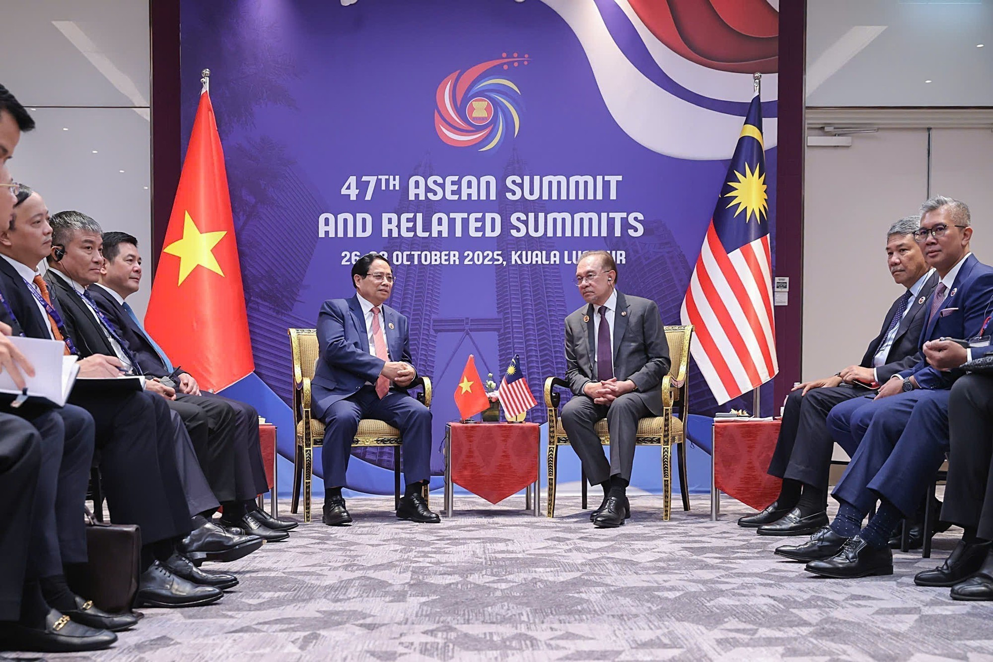 El premier vietnamita se reúne con su par malasio, Anwar Ibrahim, presidente de la Asean 2025. (Foto: VNA) El premier vietnamita se reúne con su par malasio, Anwar Ibrahim, presidente de la Asean 2025. (Foto: VNA)