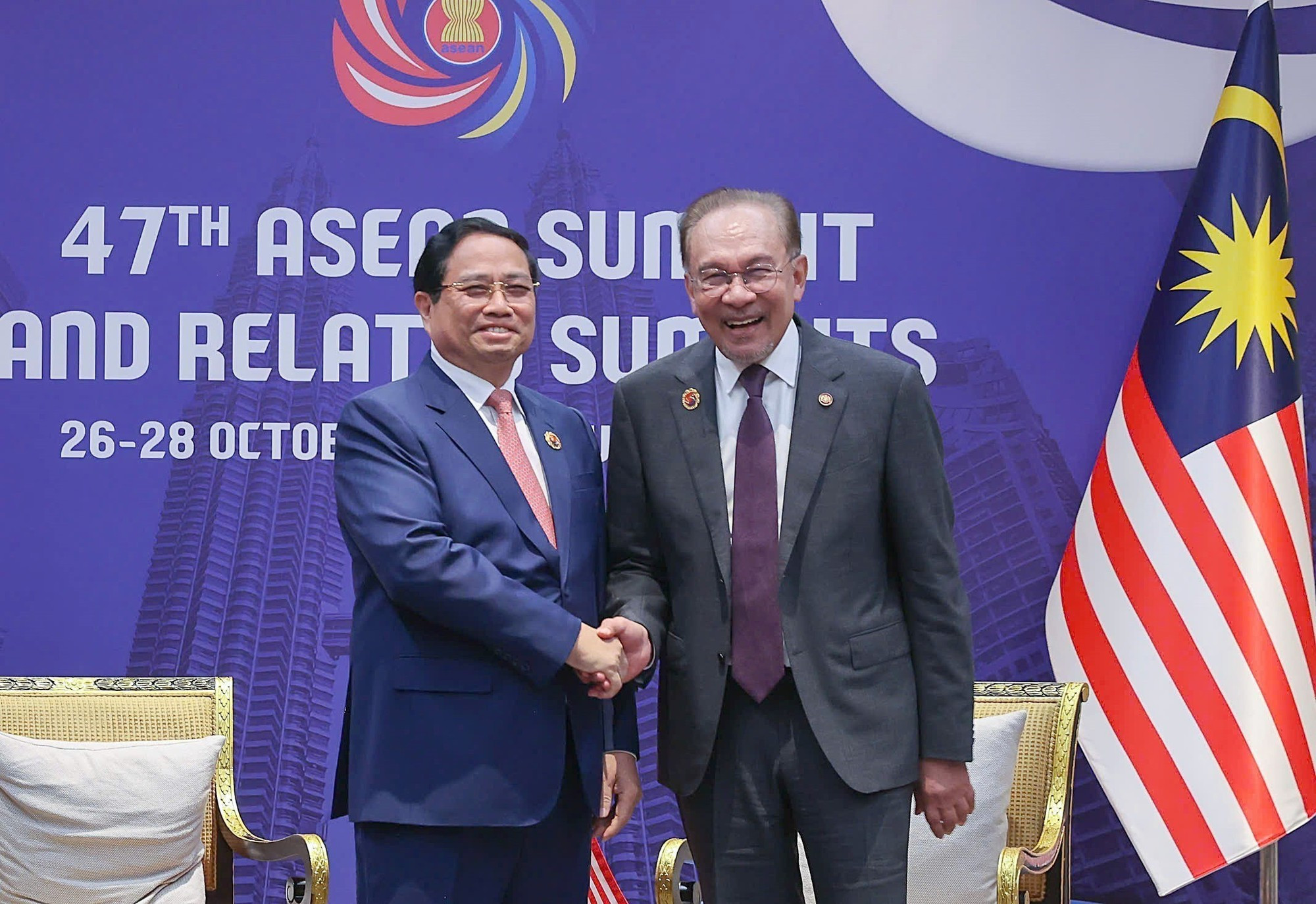 Pham Minh Chinh y Anwar Ibrahim en la cita. (Foto: VNA) Pham Minh Chinh y Anwar Ibrahim en la cita. (Foto: VNA)