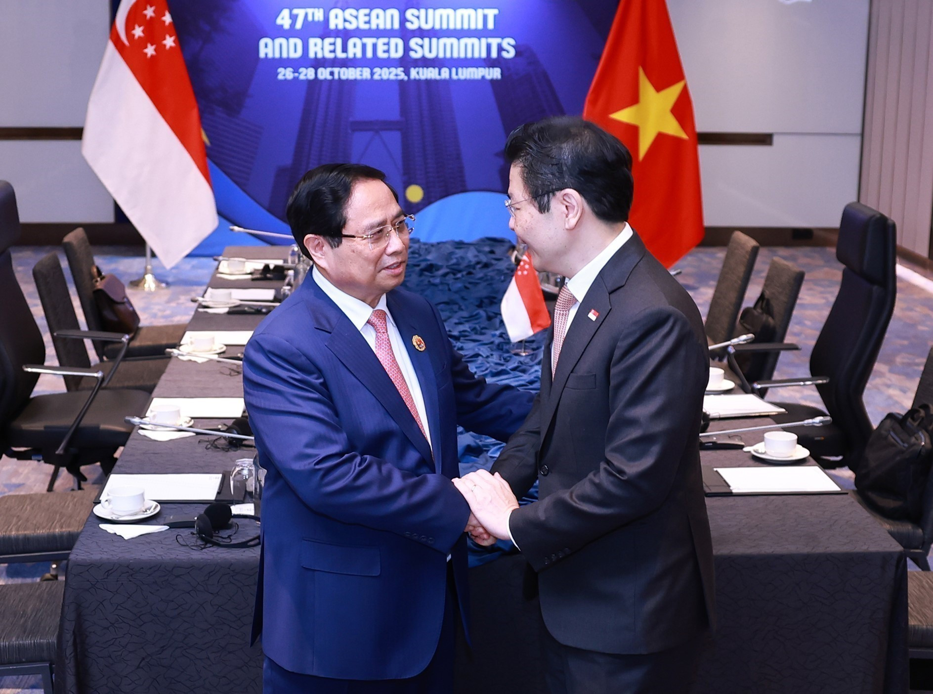 El primer ministro Pham Minh Chinh se reúne con su similar de Singapur, Lawrence Wong. (Foto: VNA) El primer ministro Pham Minh Chinh se reúne con su similar de Singapur, Lawrence Wong. (Foto: VNA)