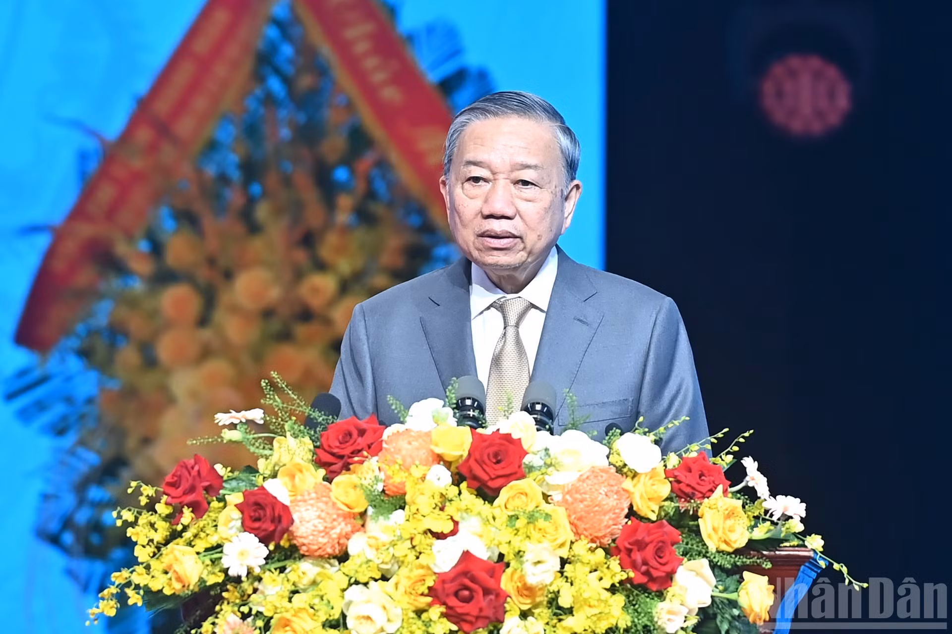 El secretario general del PCV, To Lam, interviene en la ceremonia.