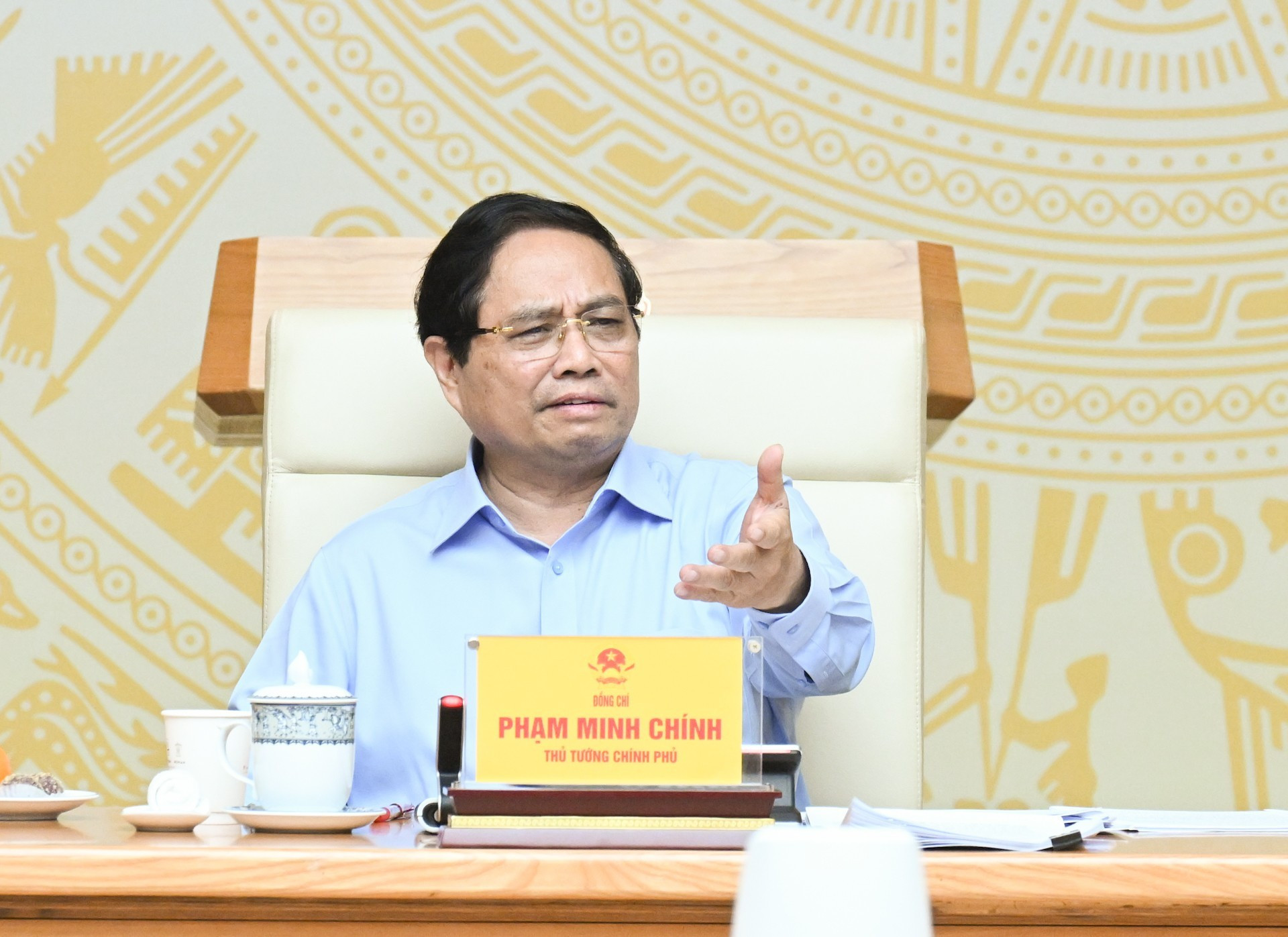 El primer ministro Pham Minh Chinh pronuncia un discurso de orientación en la conferencia.