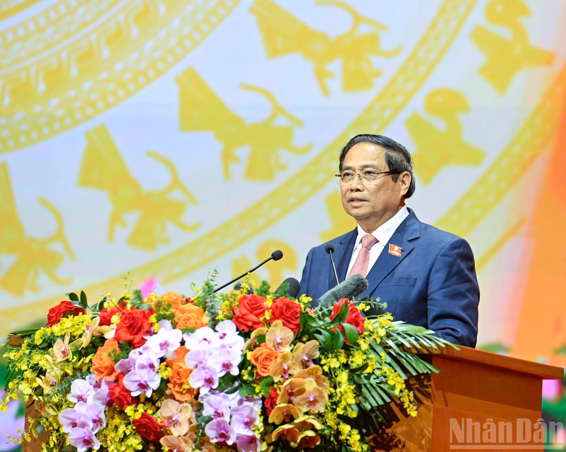 El primer ministro, Pham Minh Chinh, quien es secretario del Comité partidista del Gobienro, pronuncia el discurso inaugural.