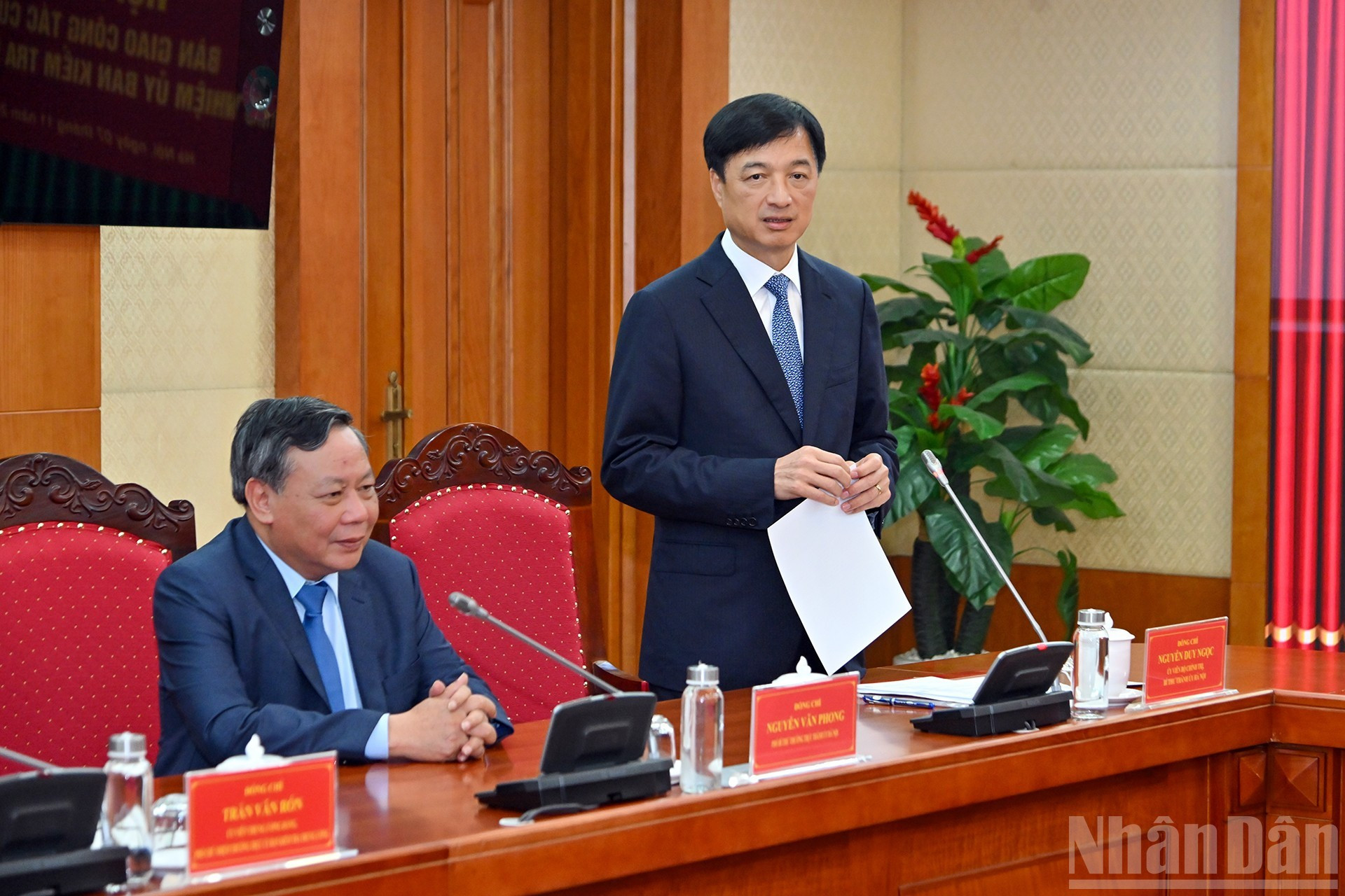 El secretario del Comité del Partido de Hanói, Nguyen Duy Ngoc, pronuncia un discurso en el evento.