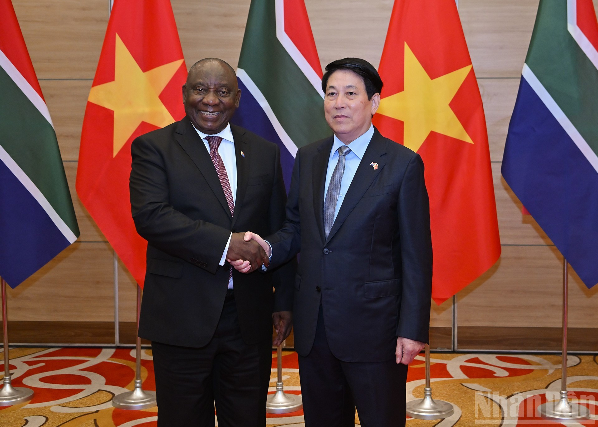 El presidente Luong Cuong y su par sudafricano Matamela Cyril Ramaphosa en el banquete. El presidente Luong Cuong y su par sudafricano Matamela Cyril Ramaphosa en el banquete.