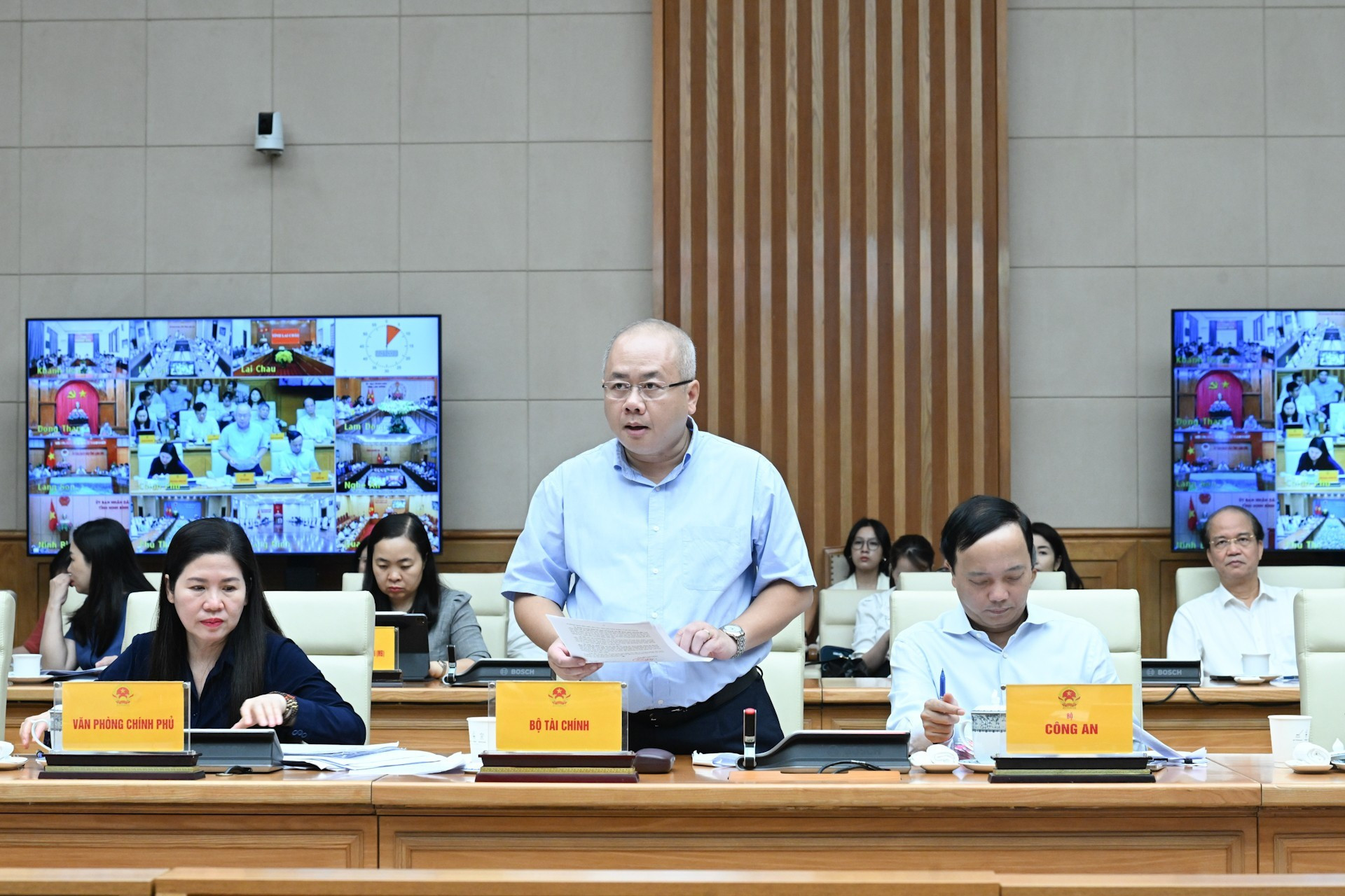 El viceministro de Finanzas, Do Thanh Trung, hace uso de la palabra en la cita.