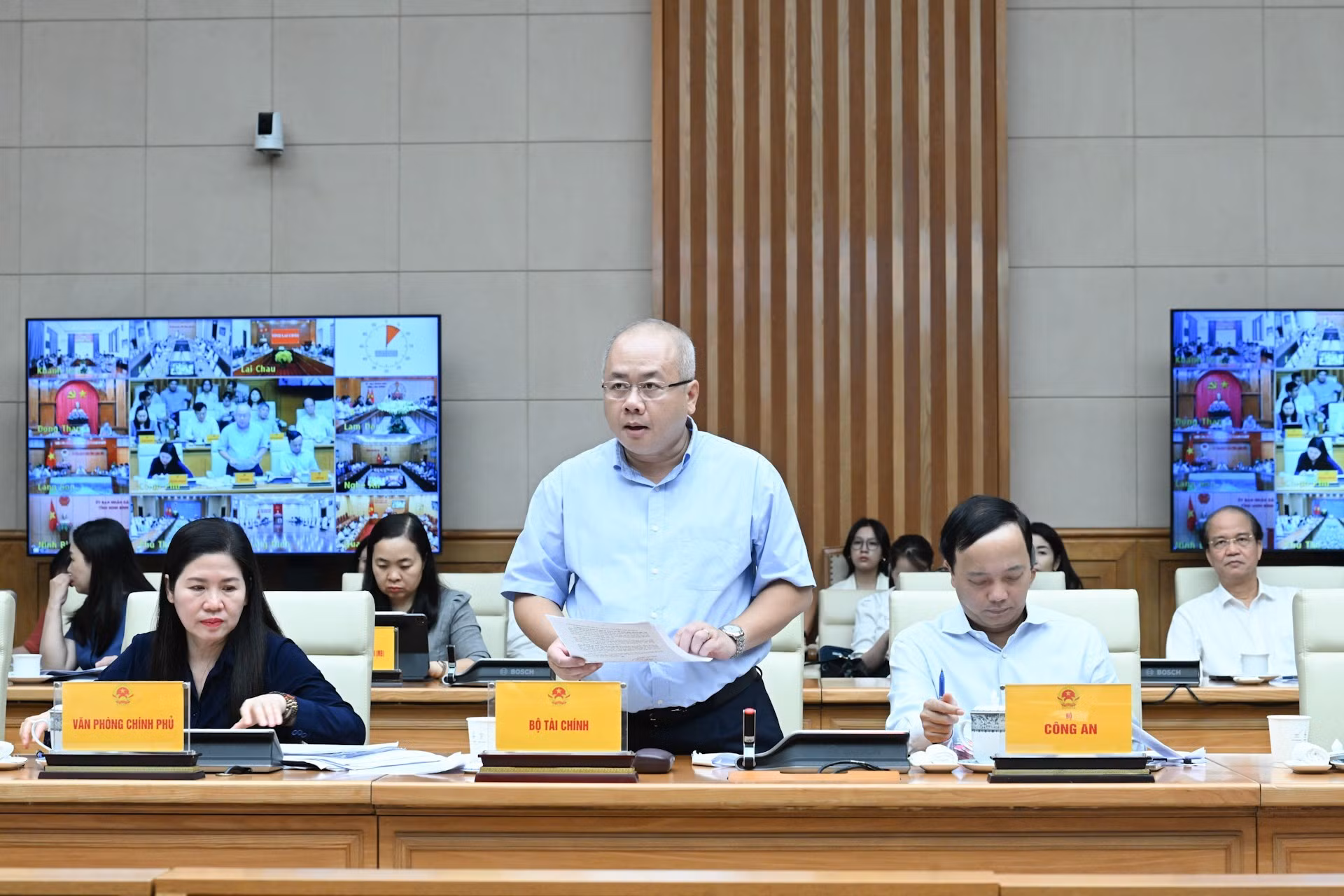 El viceministro de Finanzas, Do Thanh Trung, hace uso de la palabra en la cita.