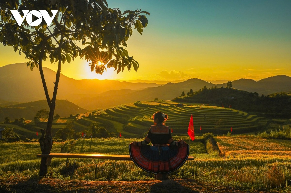 Además del paisaje, la gente de Dien Bien también contribuye a la hermosura del atardecer.