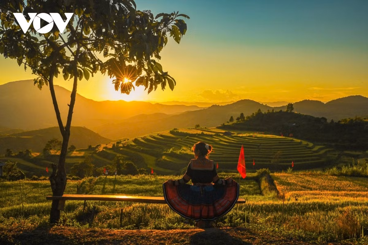 Además del paisaje, la gente de Dien Bien también contribuye a la hermosura del atardecer.