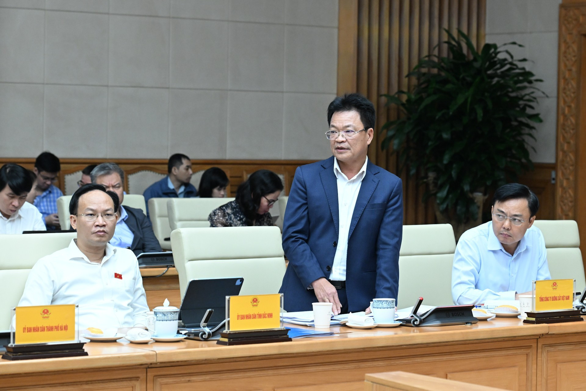 El presidente del Consejo de Miembros de la Corporación Ferroviaria de Vietnam, Dang Sy Manh, habla en la reunión.