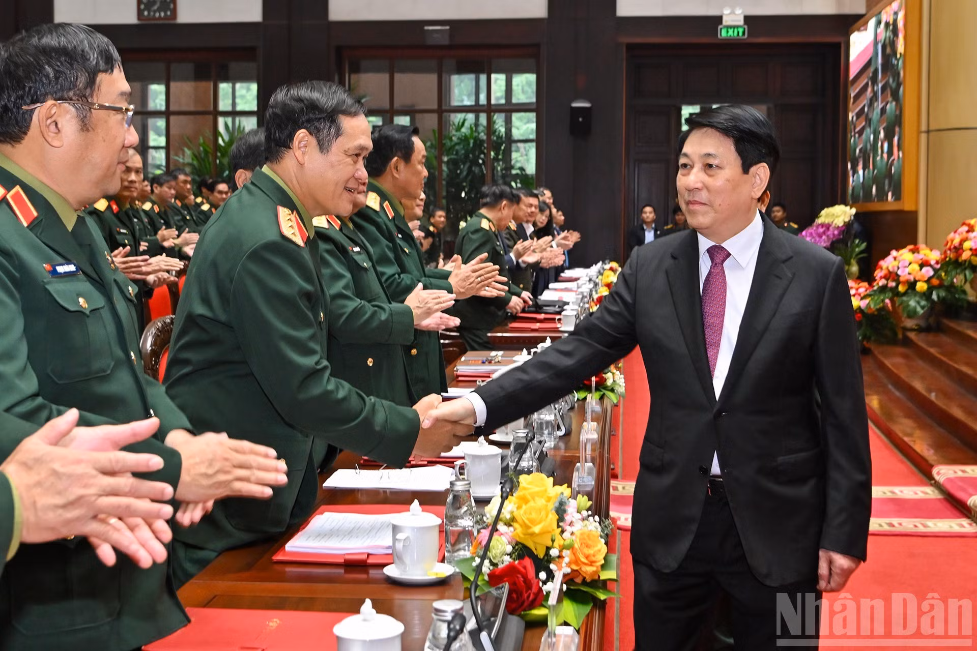 El presidente Luong Cuong y los delegados en la cita.