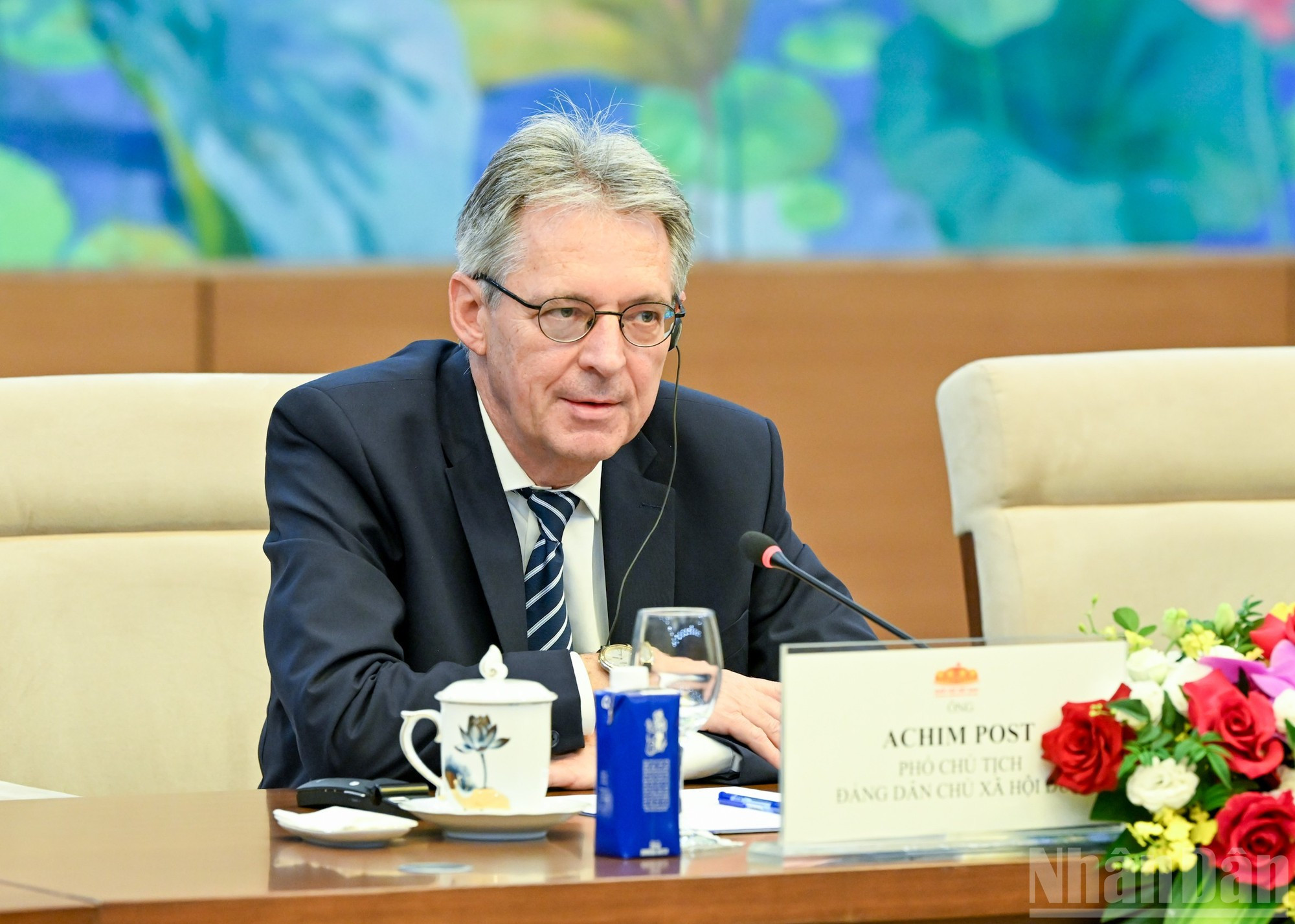 El vicepresidente del SPD, Achim Post, interviene en la reunión. El vicepresidente del SPD, Achim Post, interviene en la reunión.