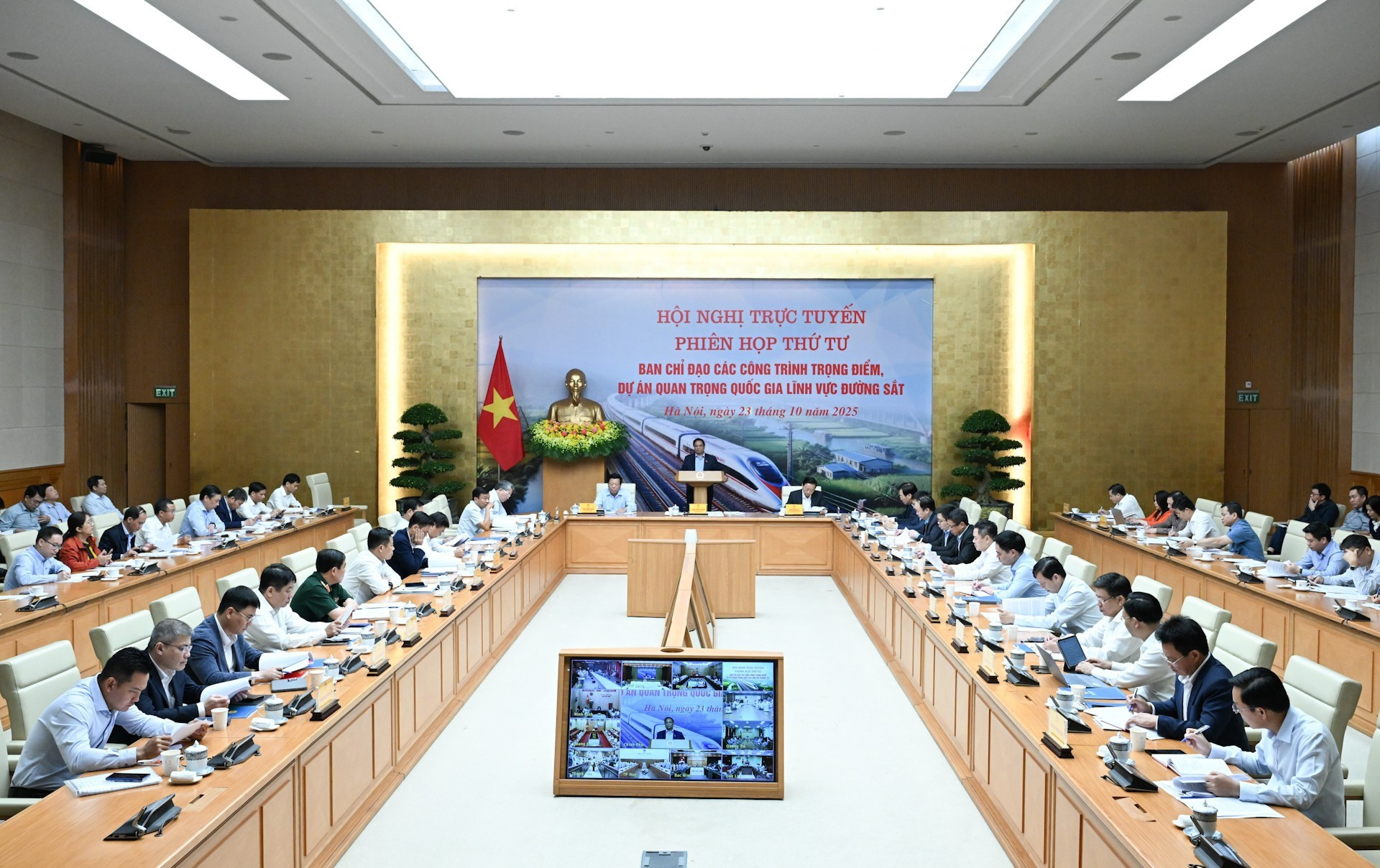 La reunión se transmitió en línea a 18 provincias y ciudades por donde pasan los proyectos ferroviarios.