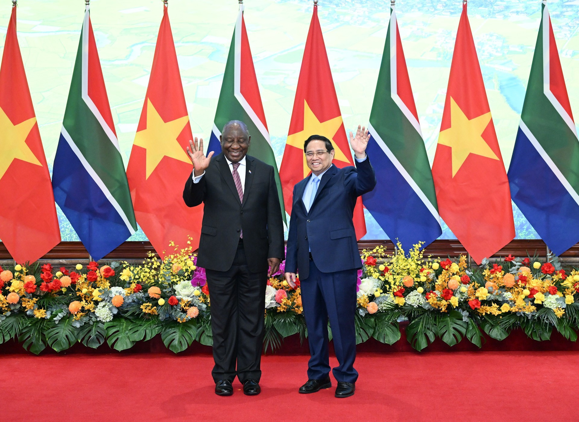 El primer ministro Pham Minh Chinh y el presidente Matamela Cyril Ramaphosa en el encuentro. El primer ministro Pham Minh Chinh y el presidente Matamela Cyril Ramaphosa en el encuentro.