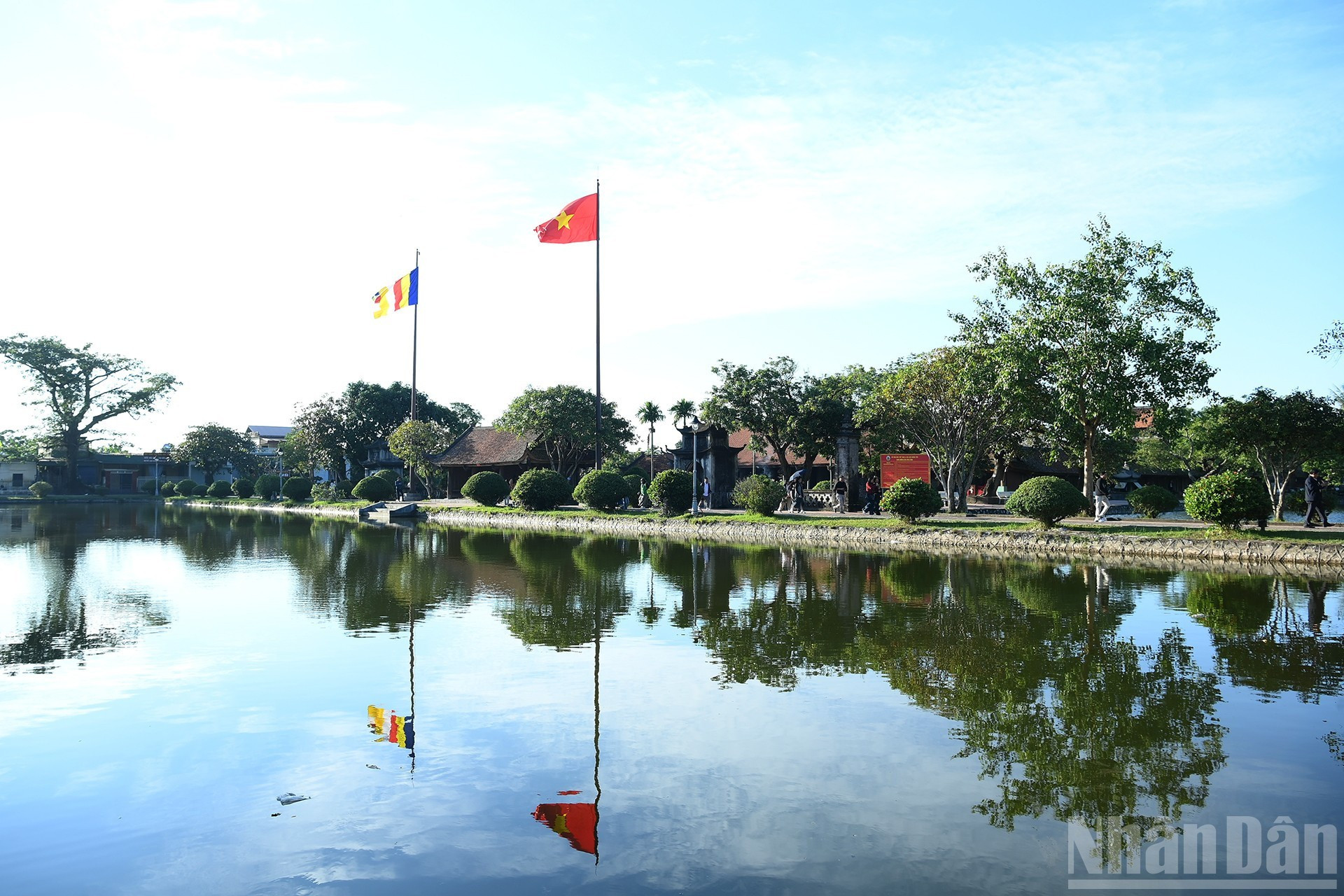 El 21 de noviembre, el Servicio de Cultura, Deportes y Turismo de Hung Yen, en coordinación con diversas entidades, celebró la Conferencia de Promoción del Destino Turístico Hung Yen 2025, con el objetivo de presentar orientaciones de desarrollo turístico, nuevos productos turísticos y oportunidades de cooperación entre empresas de viaje.
