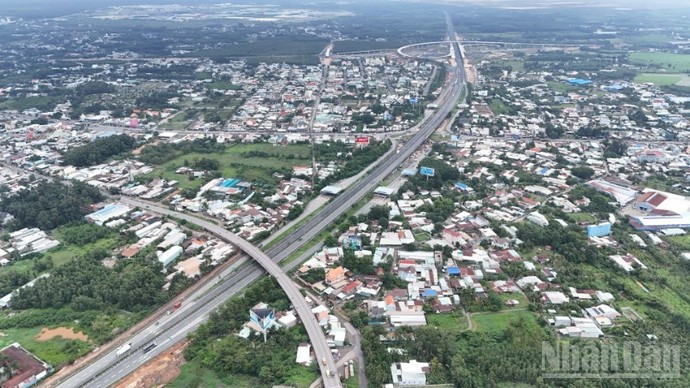 Foto: Autopista Ciudad Ho Chi Minh-Long Thanh-Dau Giay, tramo que cruza la comuna de Long Thanh Foto: Autopista Ciudad Ho Chi Minh-Long Thanh-Dau Giay, tramo que cruza la comuna de Long Thanh
