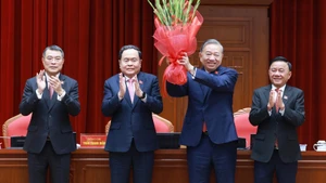 El Comité Central del PCV del XIV mandato acuerda por unanimidad la reelección de To Lam como secretario general para el XIV mandato.