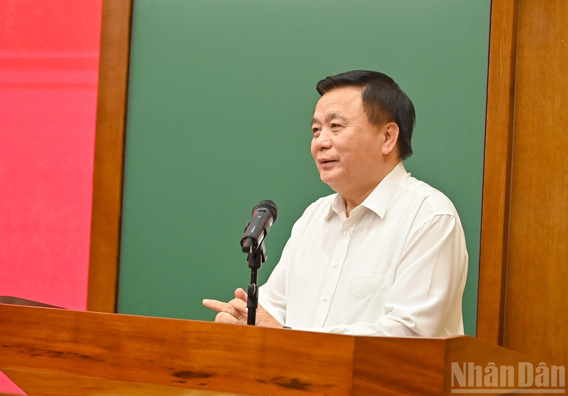 Xuan Thang habla en la reunión.