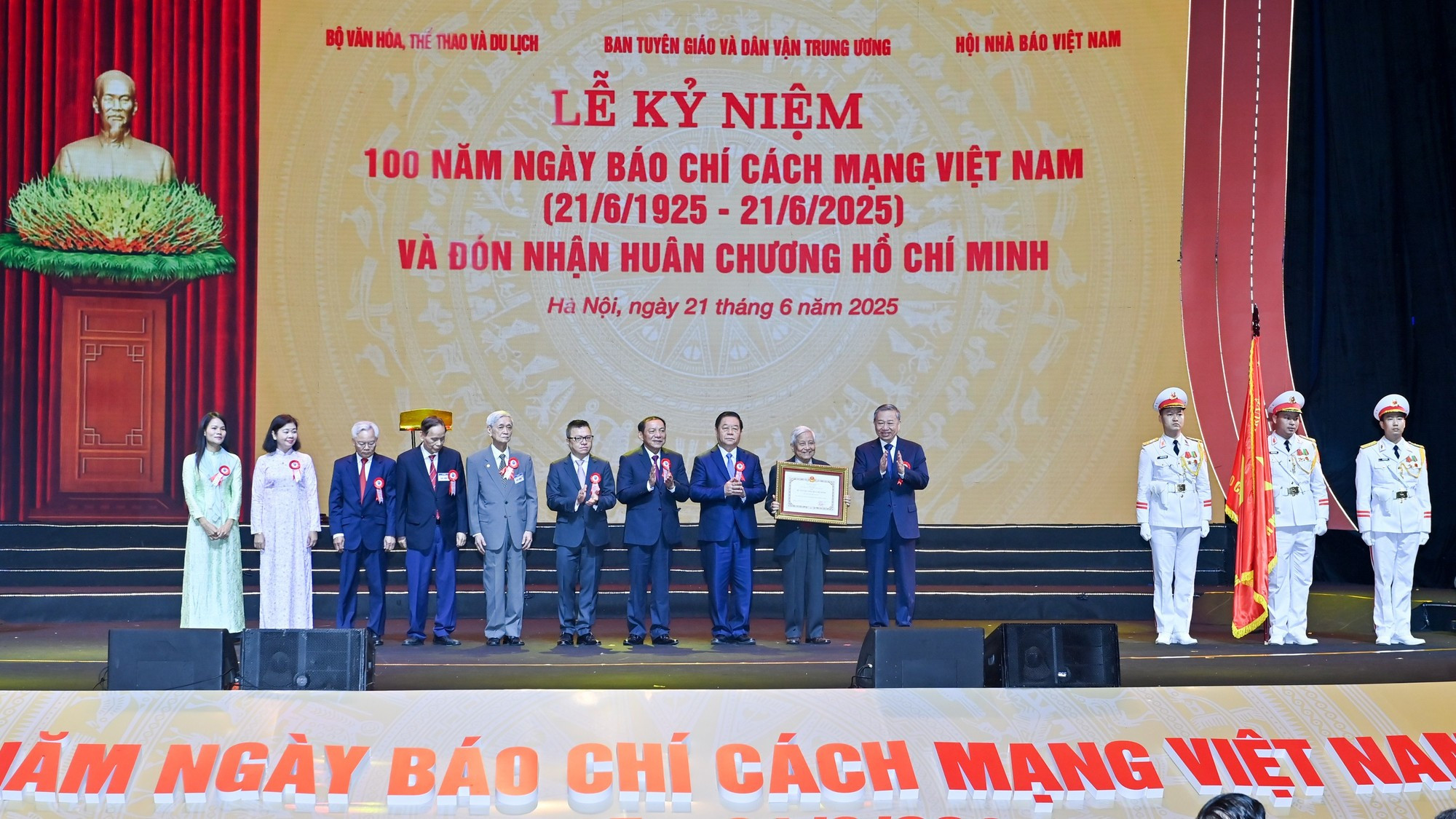 [Foto] Ceremonia conmemorativa con motivo del centenario de la Prensa Revolucionaria de Vietnam