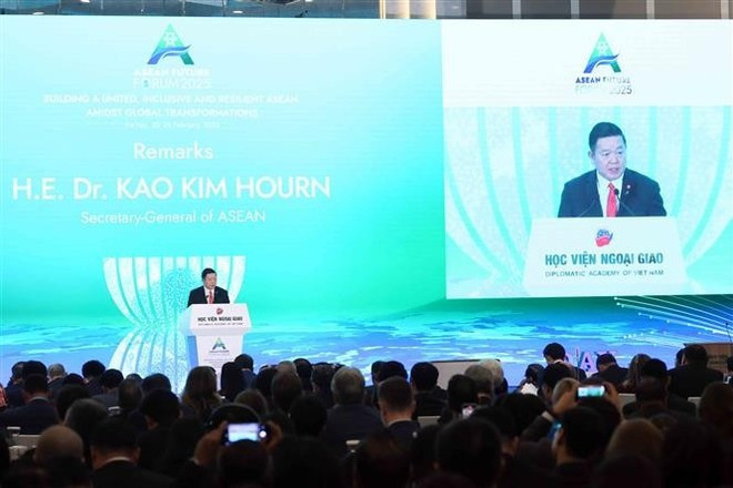 El secretario general de la Asean, Kao Kim Hourn, habla en el foro. (Foto: VNA) El secretario general de la Asean, Kao Kim Hourn, habla en el foro. (Foto: VNA)