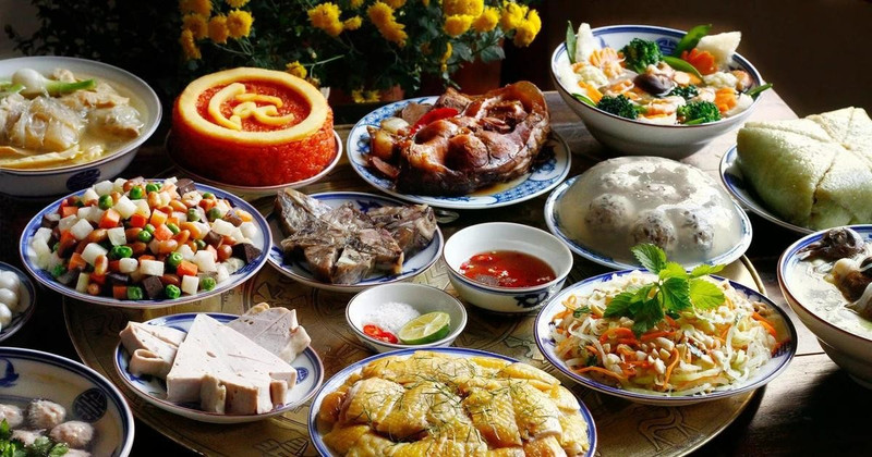 Con la llegada del Tet (Año Nuevo Lunar), los videos que muestran cómo preparar los festines tradicionales del Tet reciben cada vez más "like" y comentarios. (Foto: tienphong.vn)