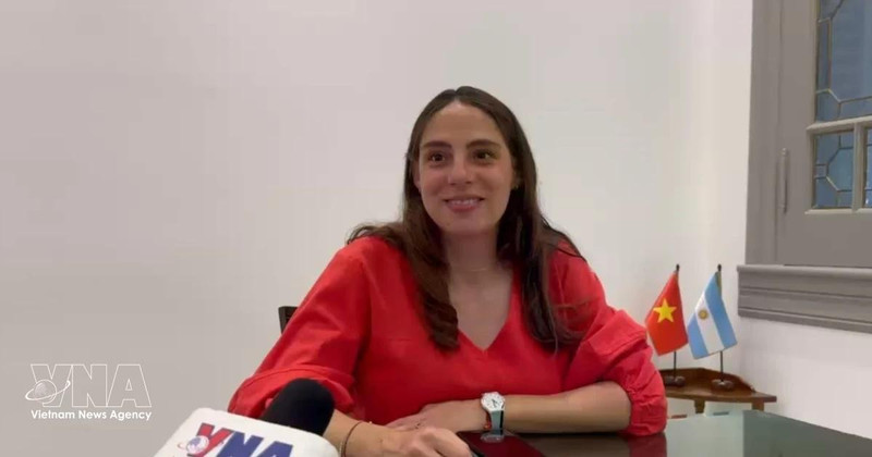 La doctora argentina Nadia Radulovich, especialista en Relaciones Internacionales, en una entrevista con la VNA (Foto: VNA)