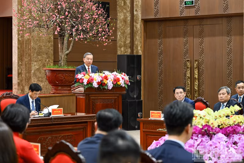 El secretario general To Lam interviene en el encuentro con el Comité partidista, a las autoridades y al pueblo de Hanói. (Foto: Nhan Dan)